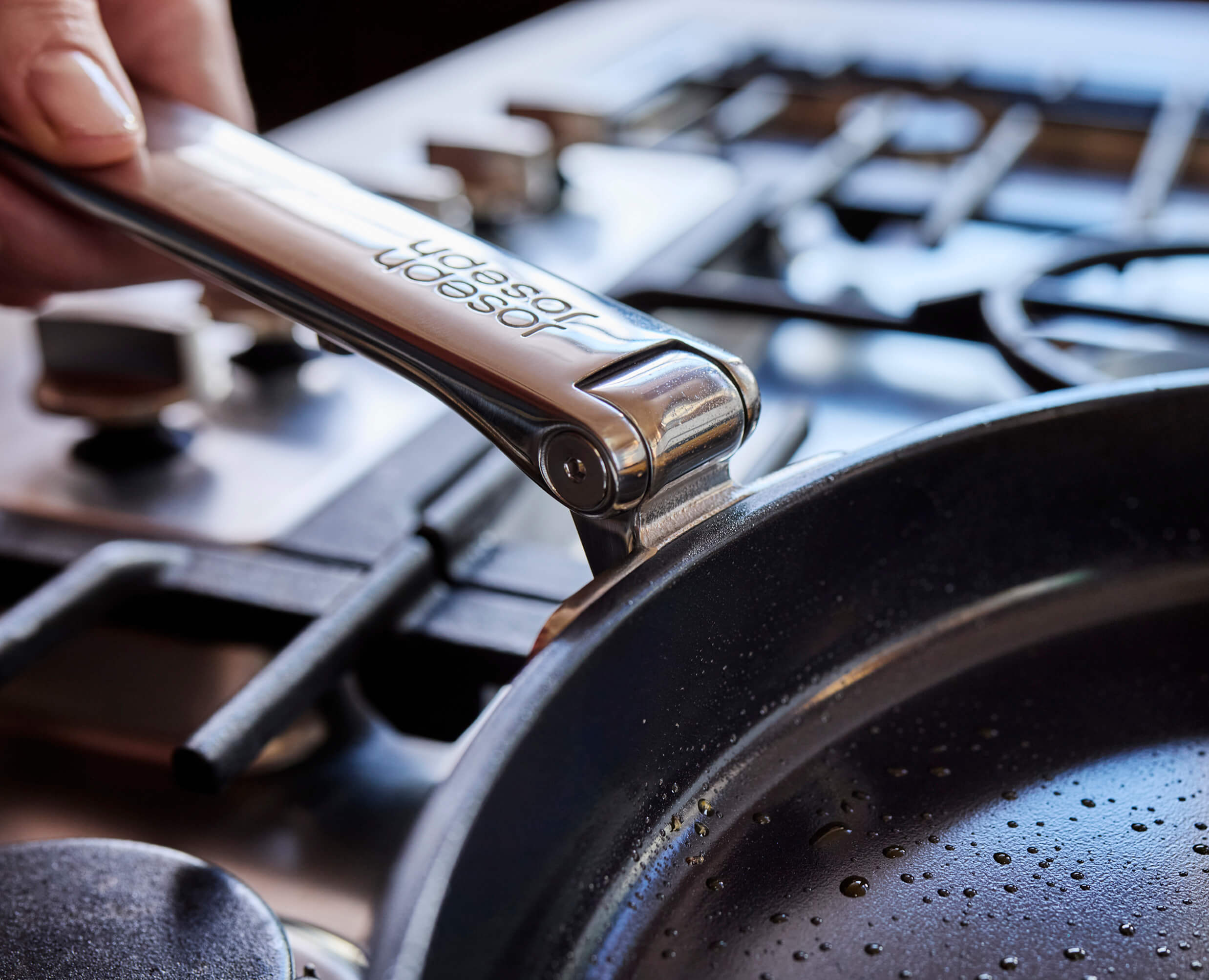 joseph-joseph-space-steel-folding-handle-non-stick-2-piece-frying-pan-set image 4