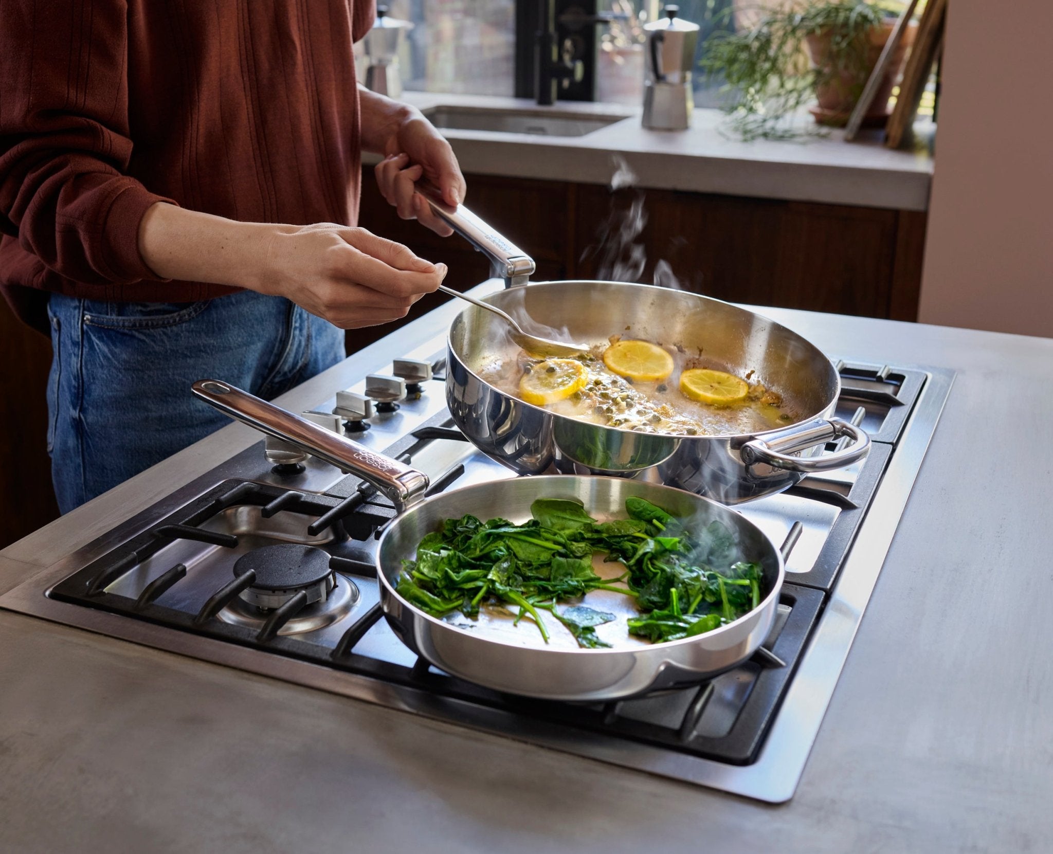 joseph-joseph-space-steel-24cm-folding-handle-frying-pan image 3