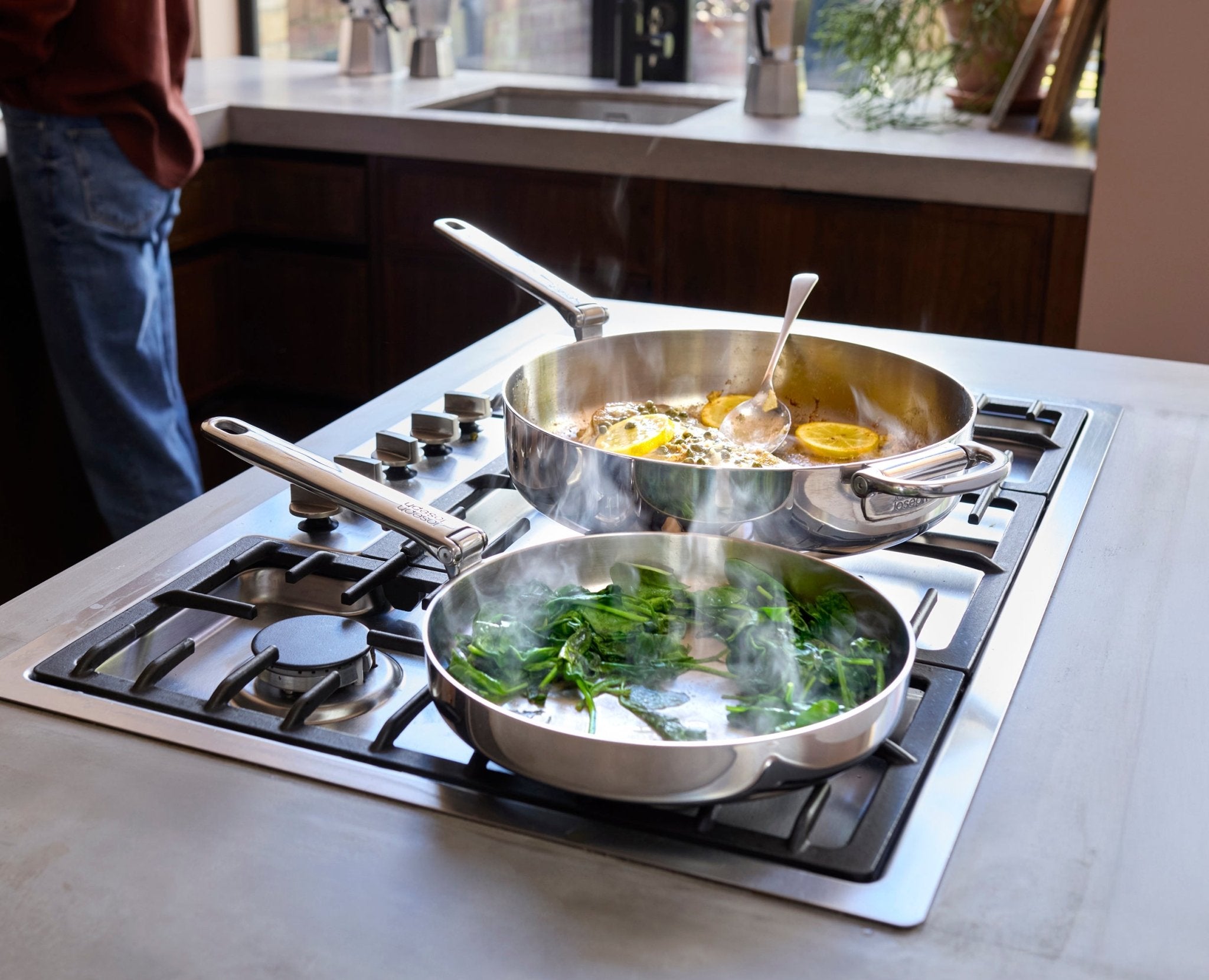 joseph-joseph-space-steel-24cm-folding-handle-frying-pan image 2