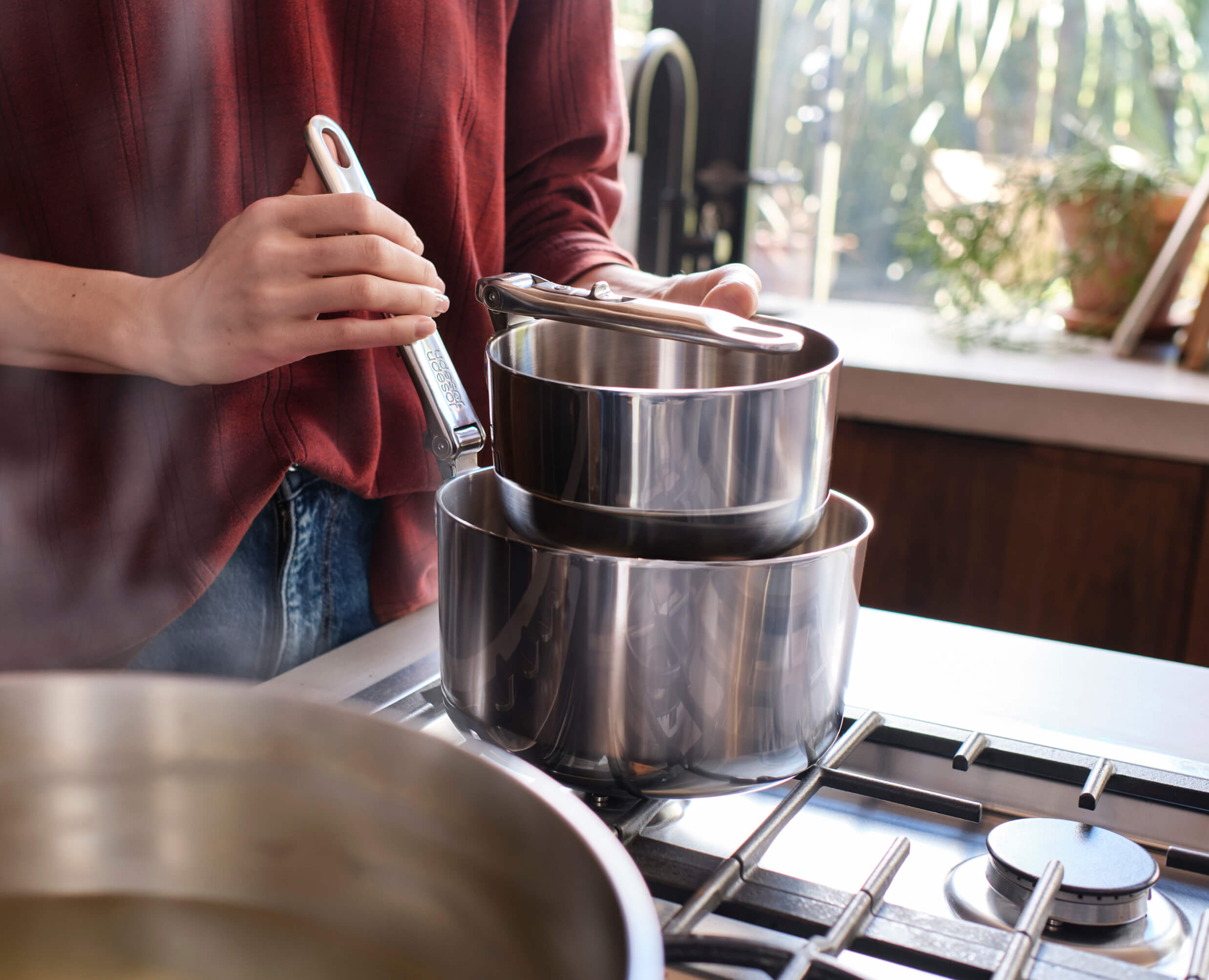 joseph-joseph-space-steel-folding-handle-3-piece-saucepan-set image 5