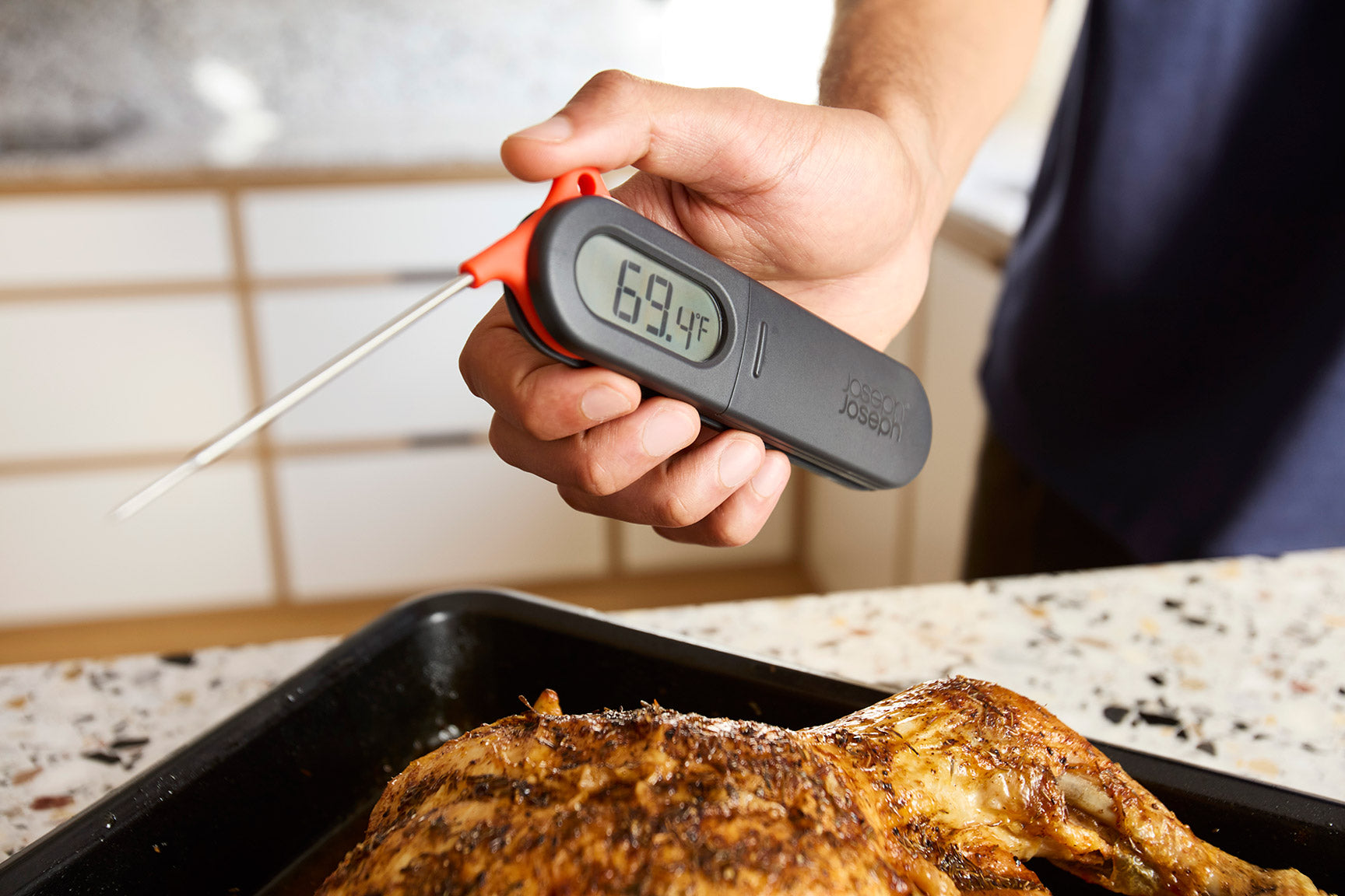 joseph-joseph-thermapoint-black-digital-probe-thermometer image 2