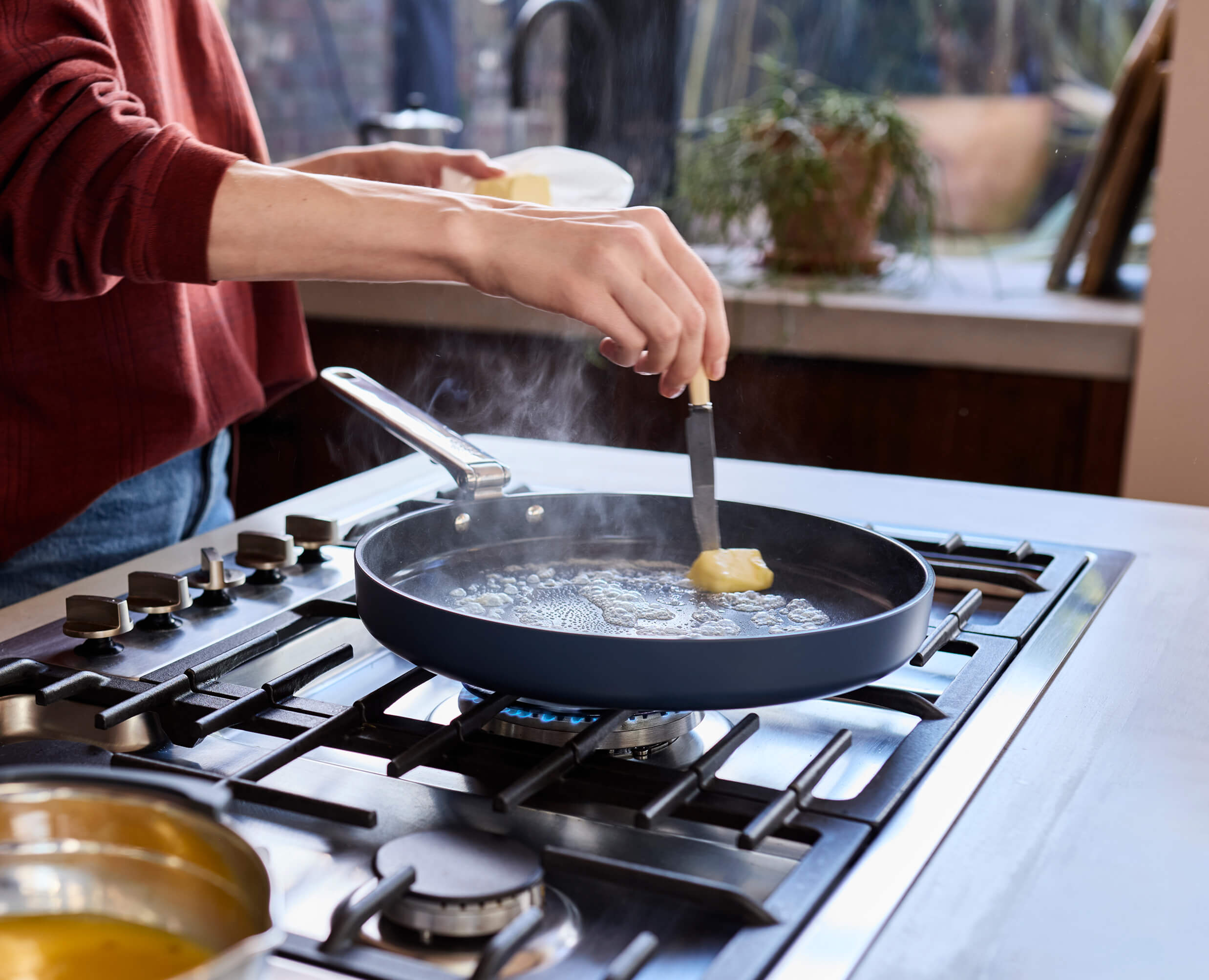joseph-joseph-space-30cm-non-stick-shallow-frying-pan-with-folding-handle-blue image 4