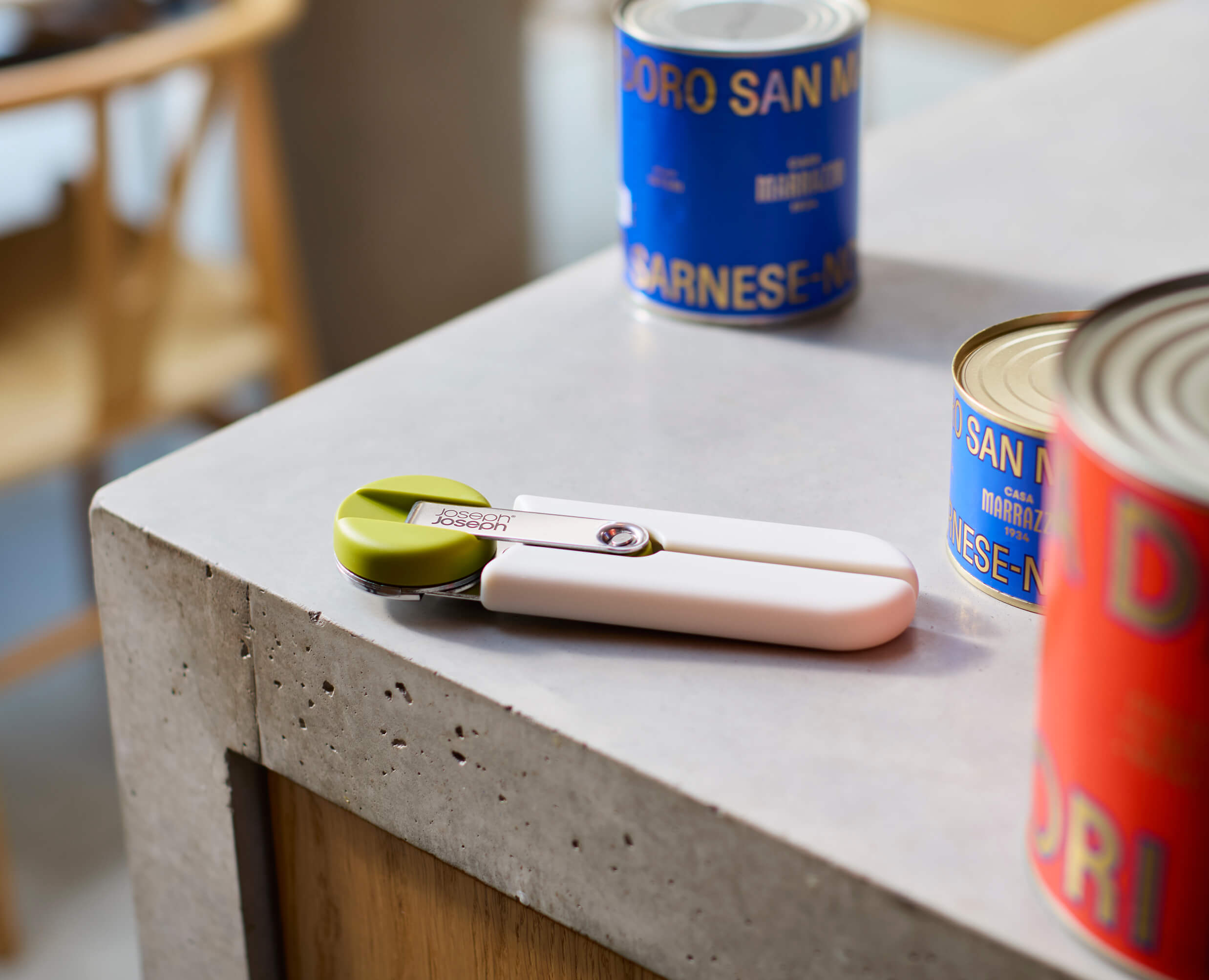 joseph-joseph-goround-easy-open-can-opener-ergonomic-folding-handle image 2