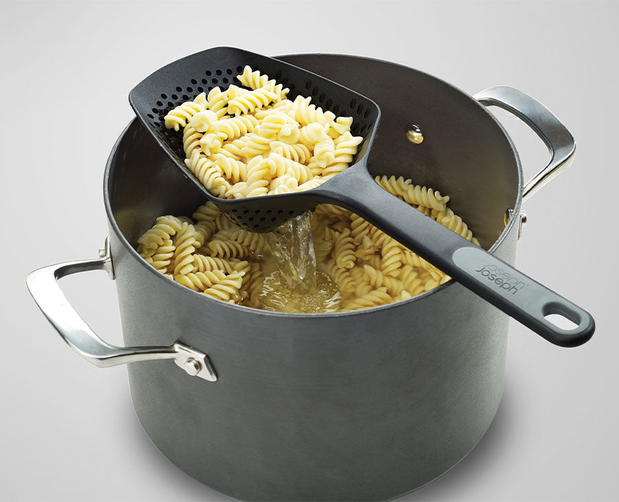 joseph-joseph-scoop-plus-black-colander image 2