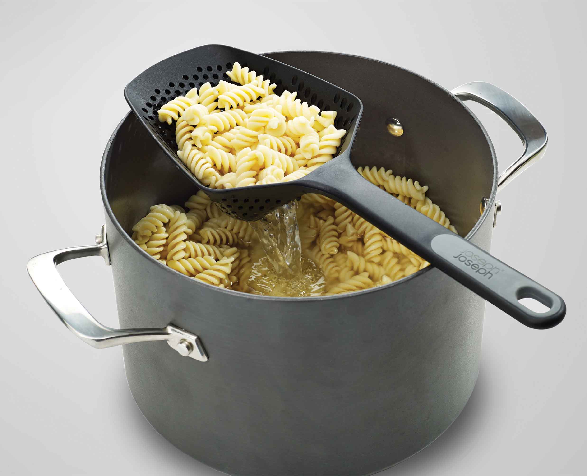 joseph-joseph-scoop-plus-black-colander image 3