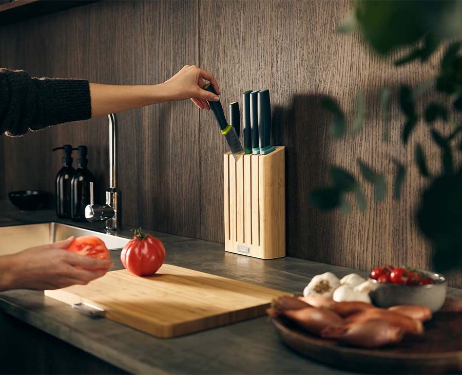 joseph-joseph-elevate-5-piece-knife-set-with-bamboo-block image 2