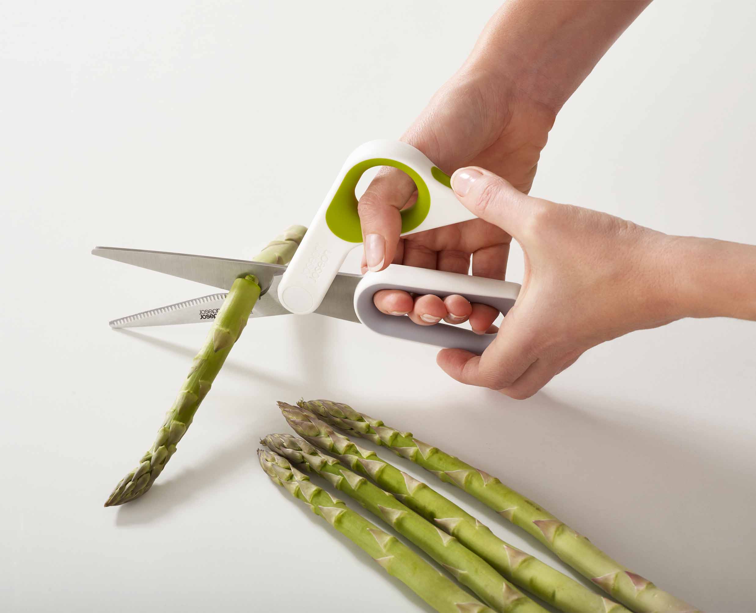 joseph-joseph-powergrip-green-kitchen-scissors image 5