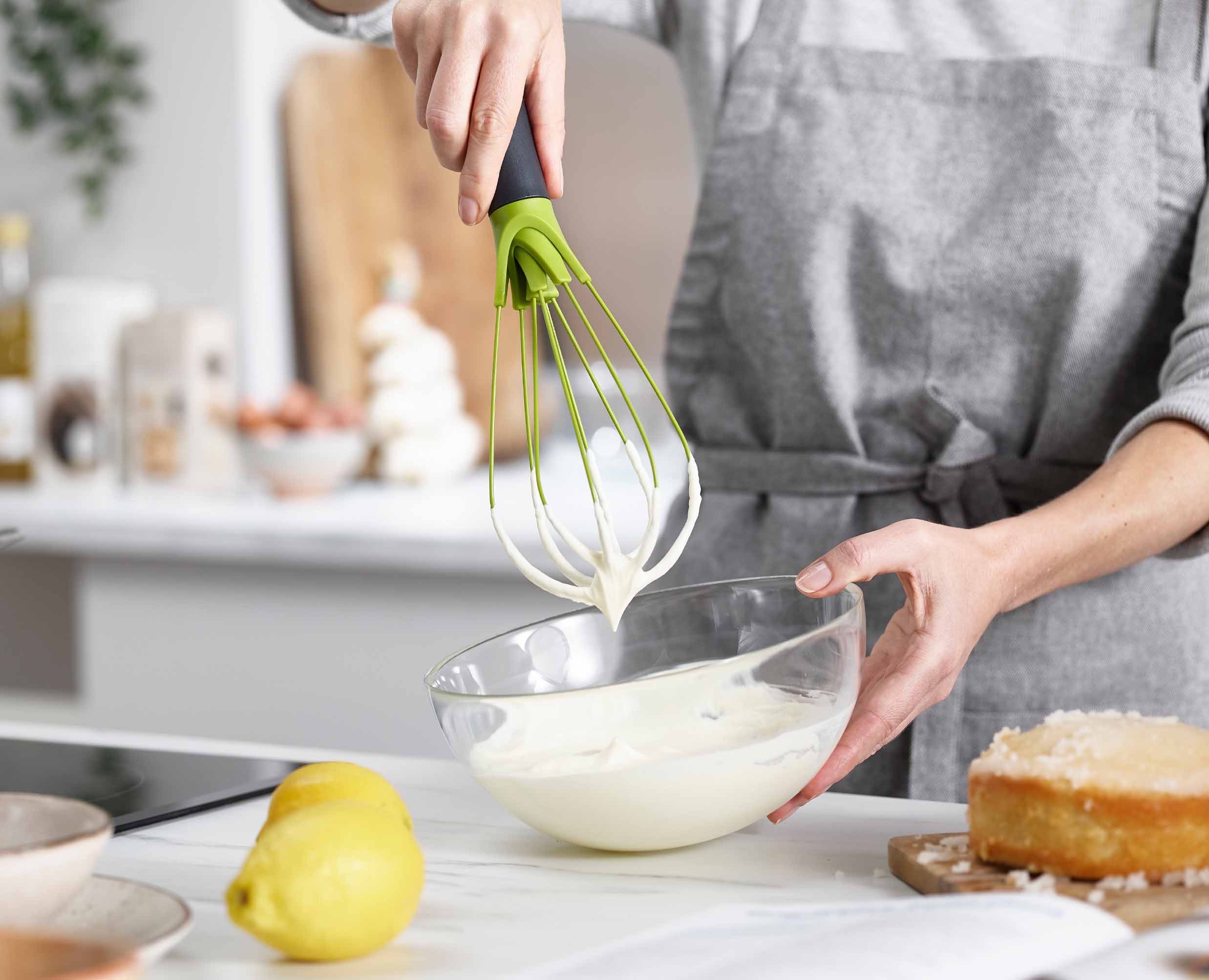 joseph-joseph-twist-2-in-1-green-whisk image 3
