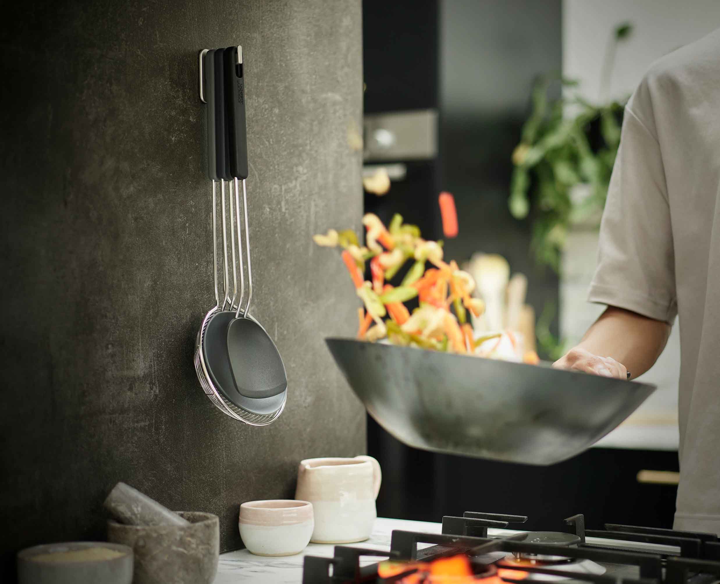 joseph-joseph-nest-fusion-3-piece-wok-utensil-set-with-space-saving-nesting-hand image 3