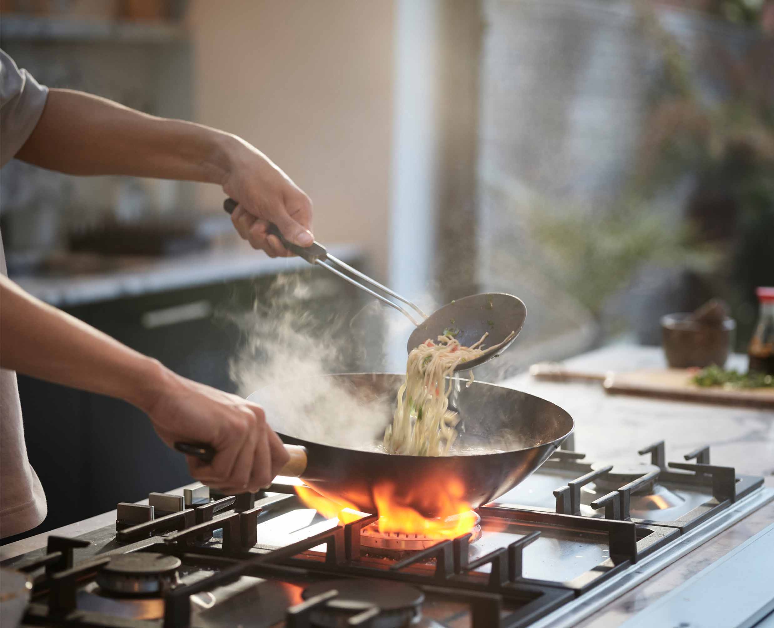 joseph-joseph-nest-fusion-3-piece-wok-utensil-set-with-space-saving-nesting-hand image 4