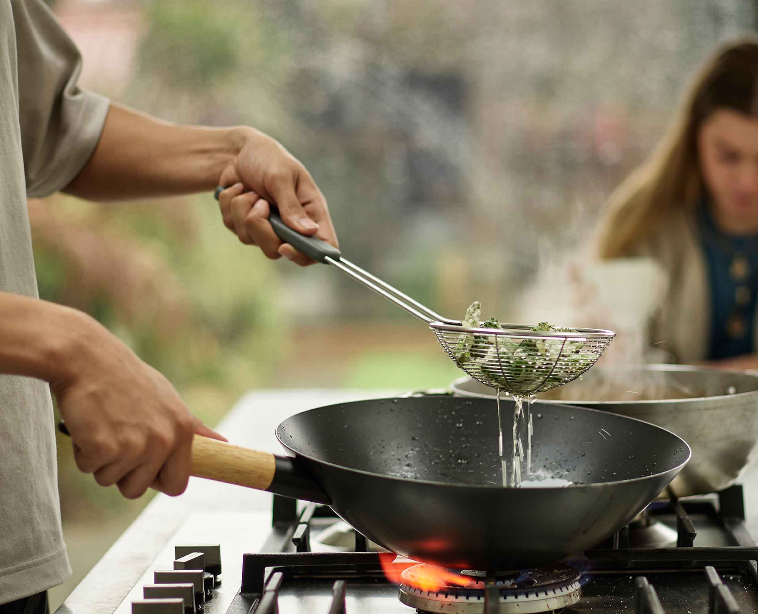 joseph-joseph-nest-fusion-3-piece-wok-utensil-set-with-space-saving-nesting-hand image 5