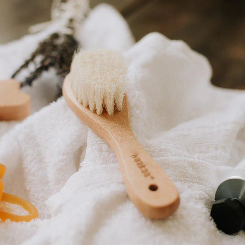 haakaa-goats-wool-wooden-baby-brush-comb-set image 3