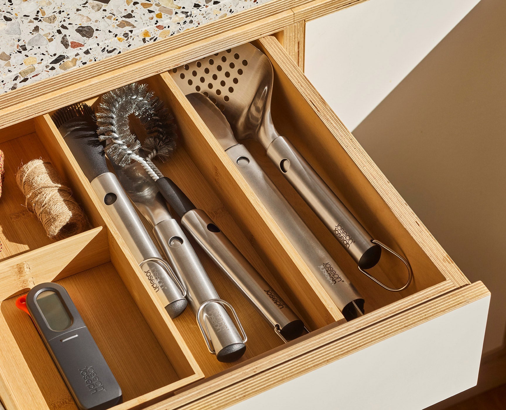 joseph-joseph-grillout-4-piece-stainless-steel-bbq-utensil-set-with-storage-case image 2