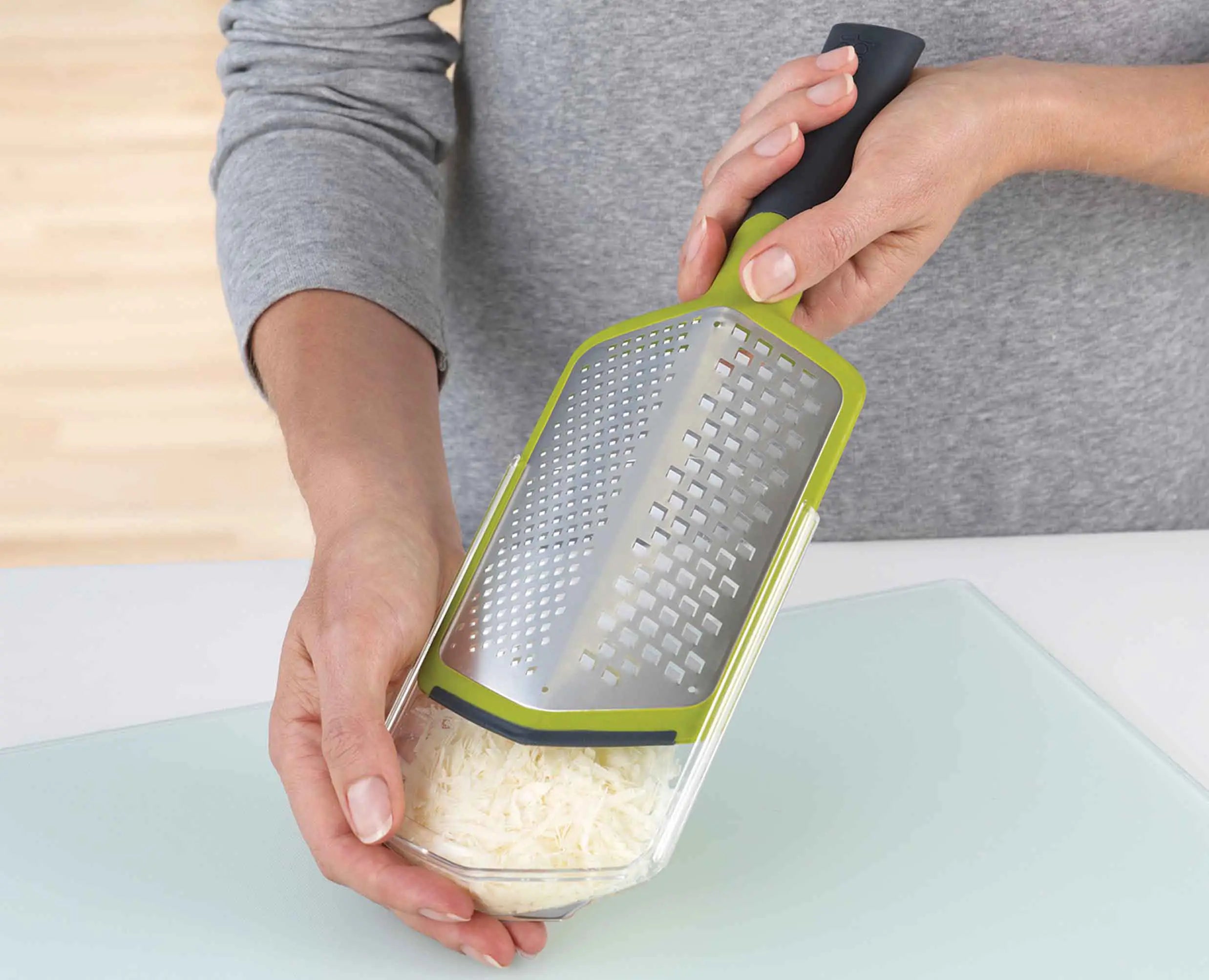 joseph-joseph-twist-grater-green-with-coarse-and-fine-blades image 6