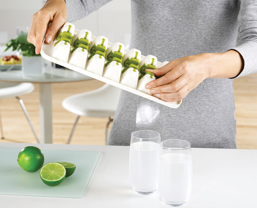 joseph-joseph-quicksnap-plus-green-ice-cube-tray-with-lid image 2