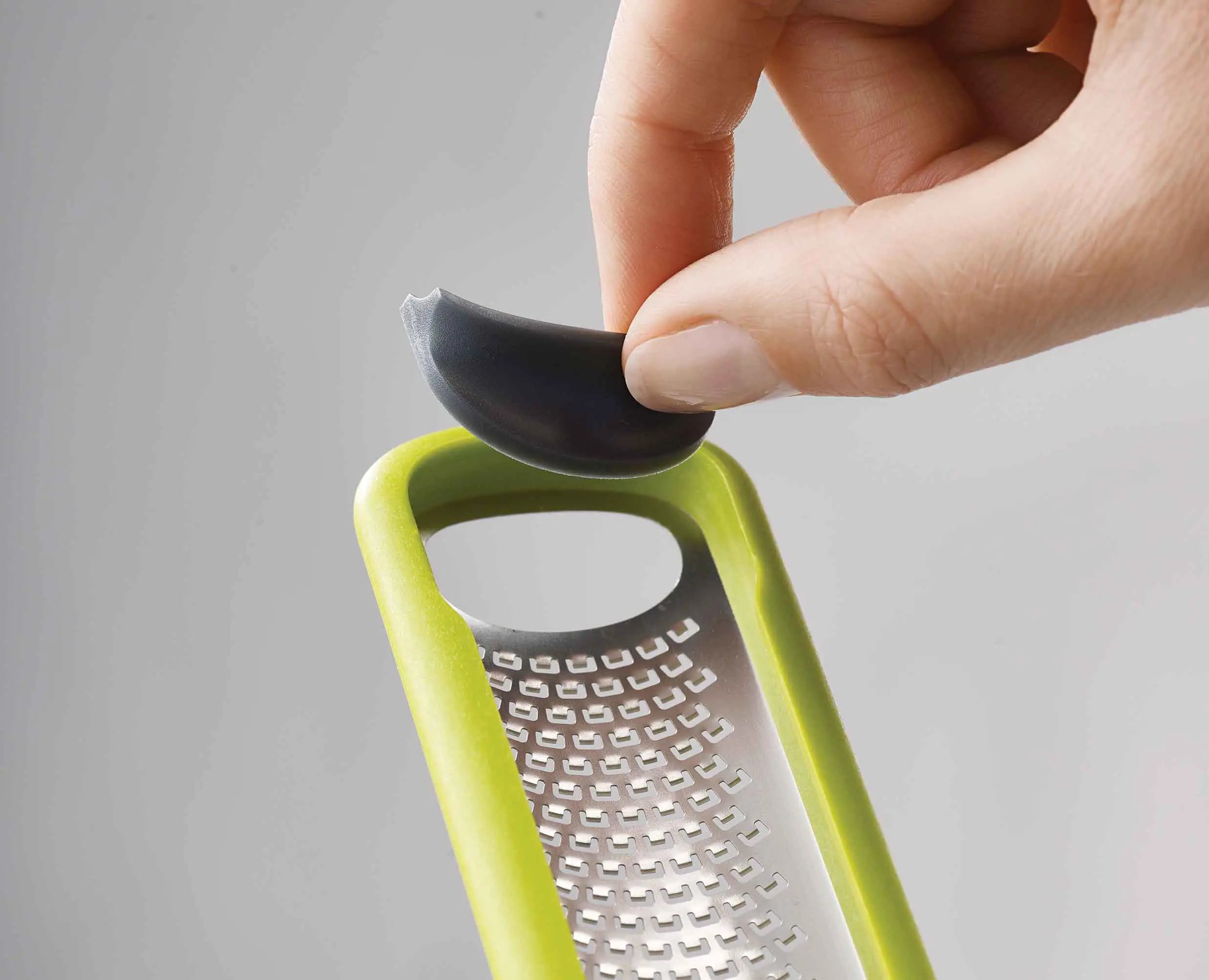 joseph-joseph-handi-zest-green-citrus-zester-with-blade-wiper image 5