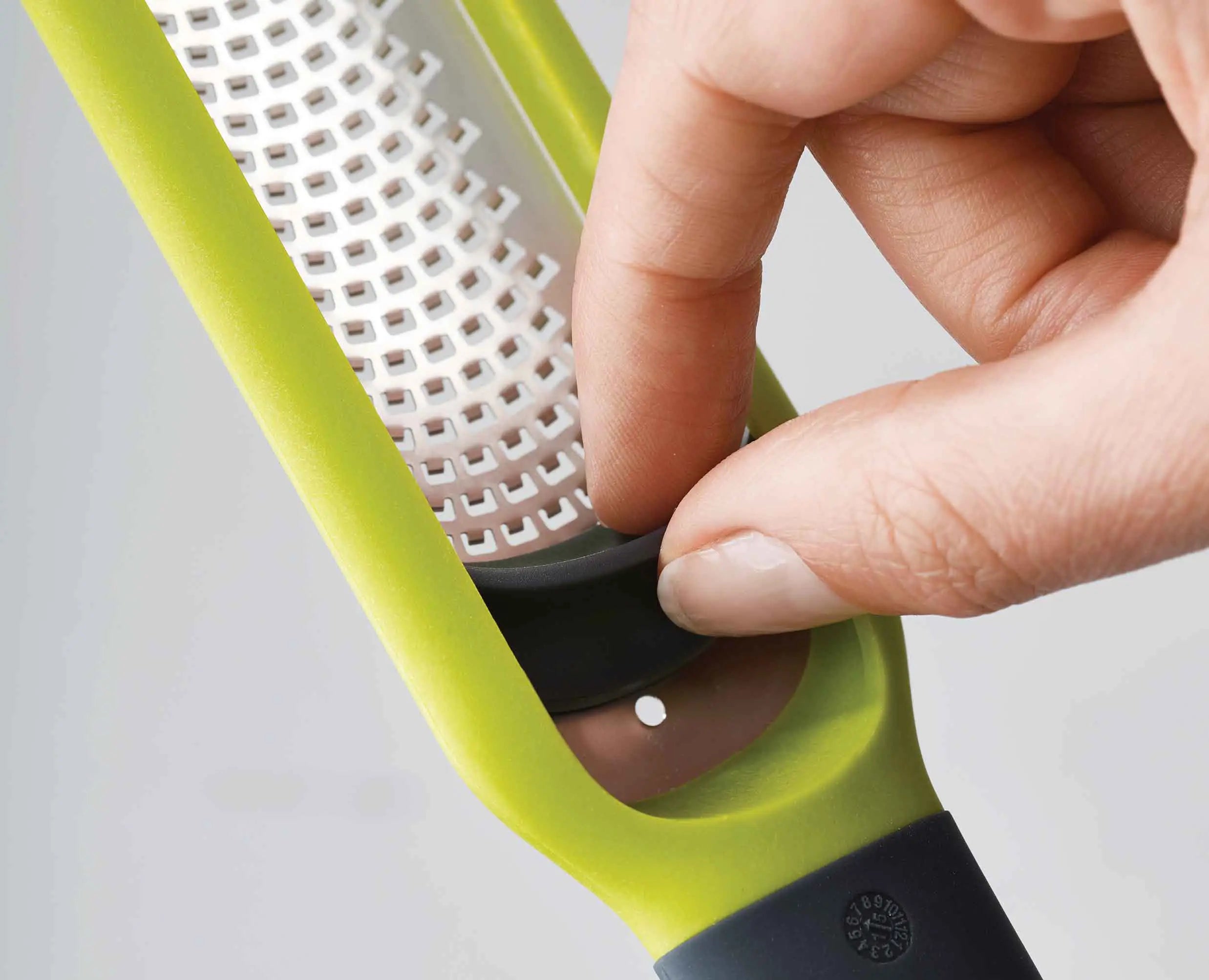 joseph-joseph-handi-zest-green-citrus-zester-with-blade-wiper image 6