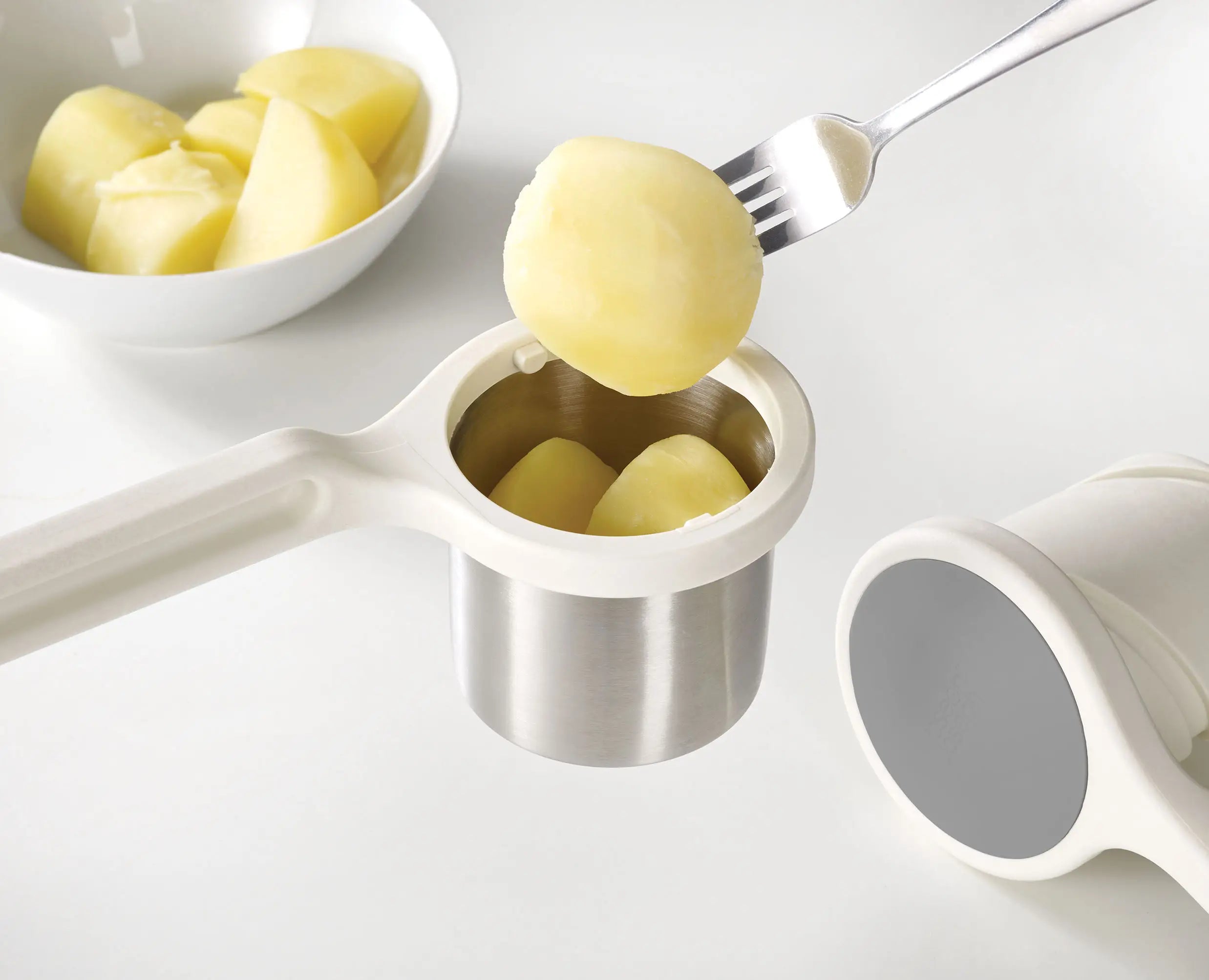 joseph-joseph-helix-white-potato-ricer-twist-action-stainless-steel image 4