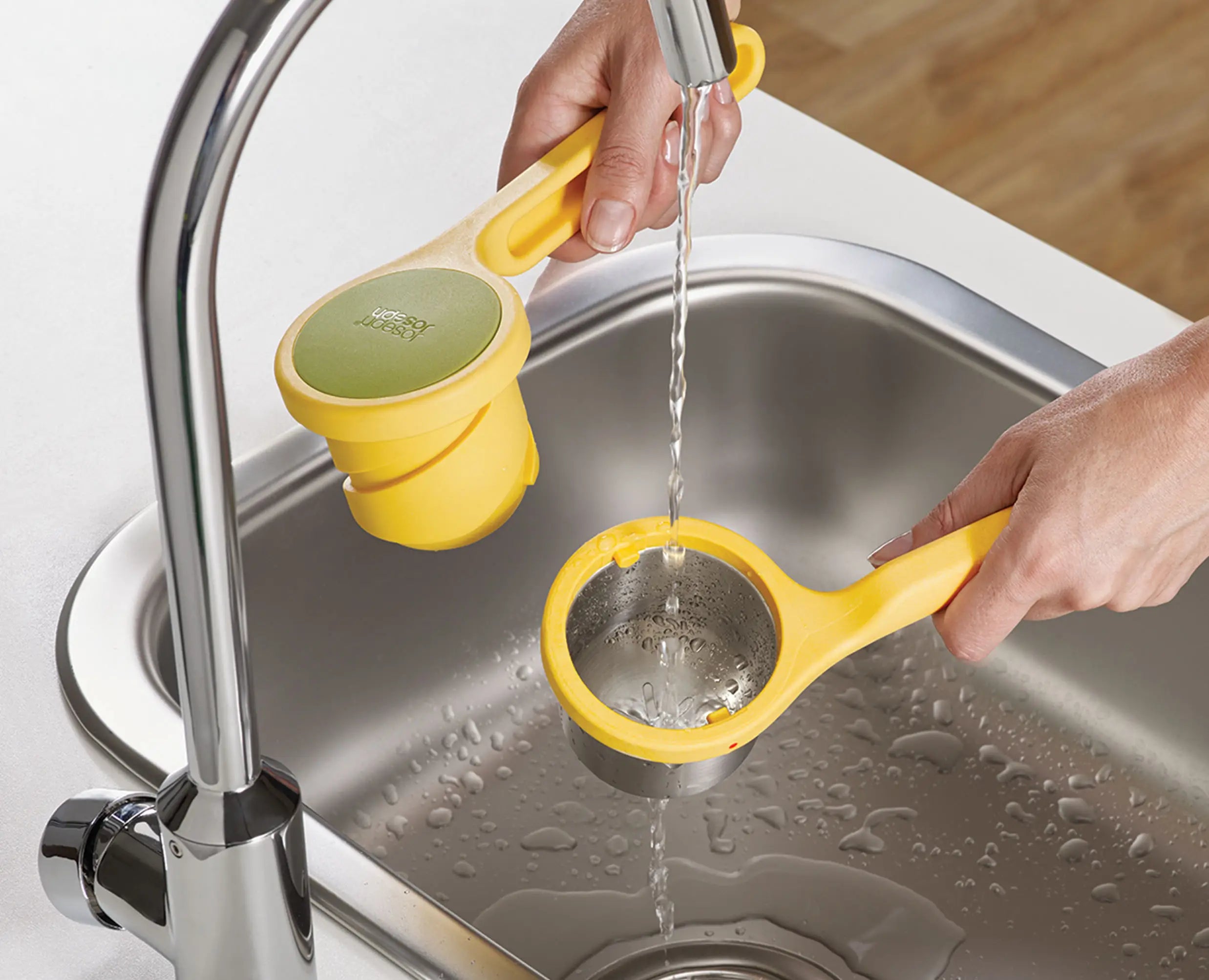 joseph-joseph-helix-citrus-juicer-yellow-easy-squeeze-lemon-lime-press image 5