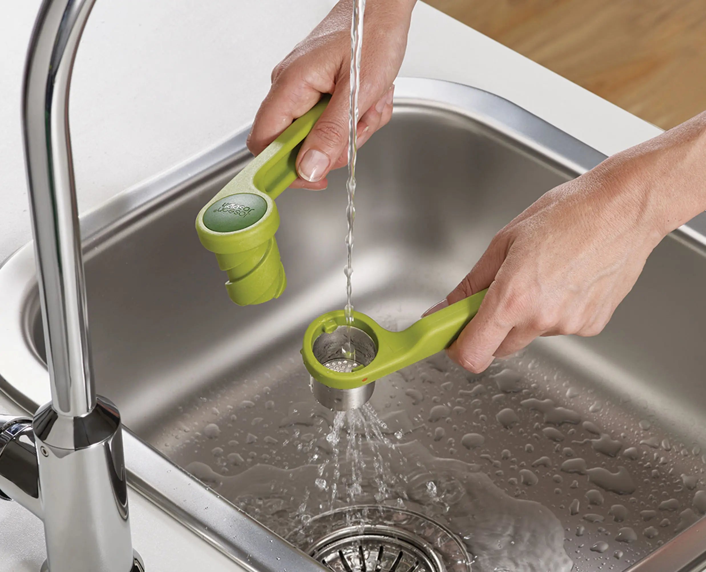 joseph-joseph-helix-green-garlic-press-twist-action-stainless-steel-nylon image 5