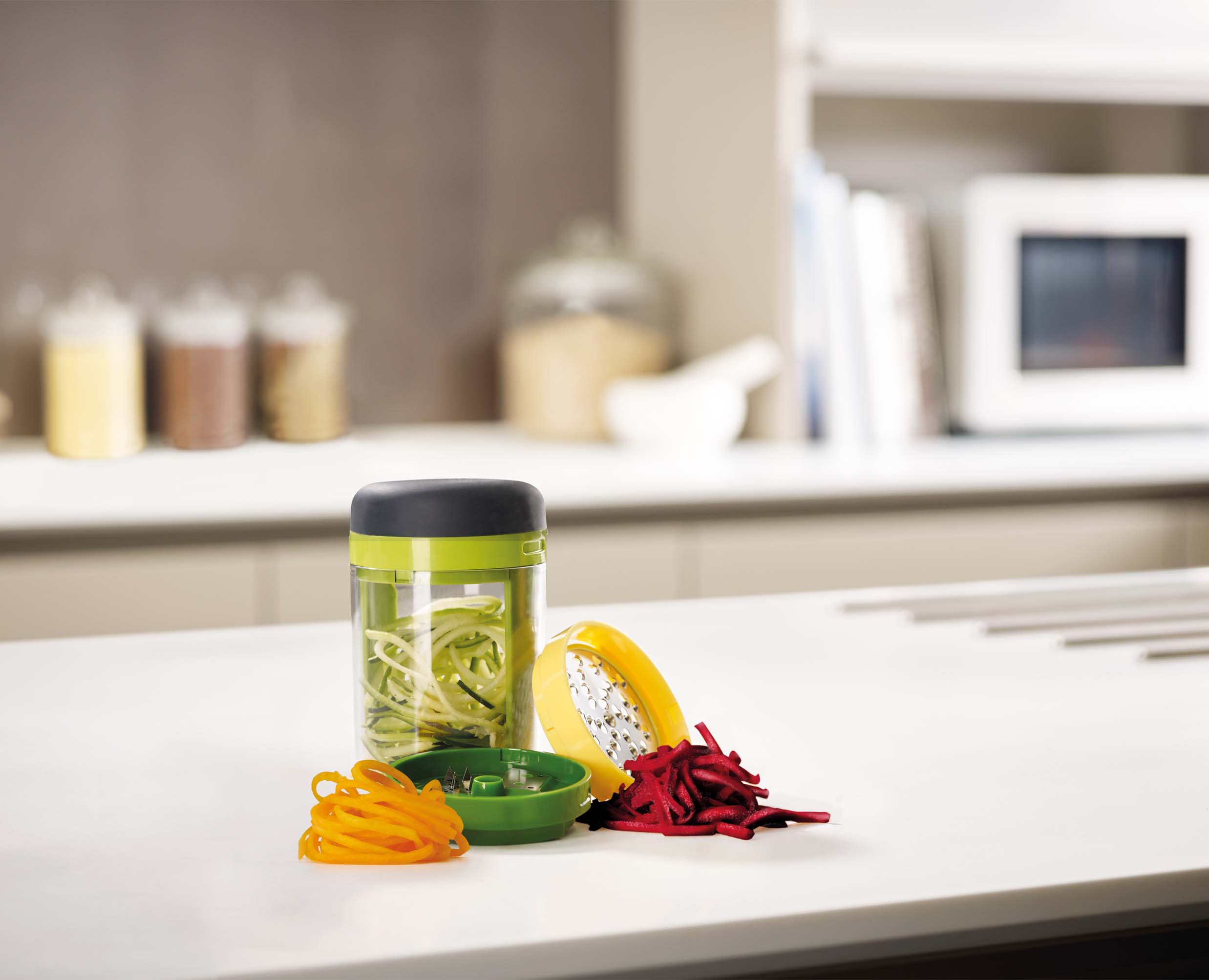 joseph-joseph-spiro-handheld-spiralizer-green image 3