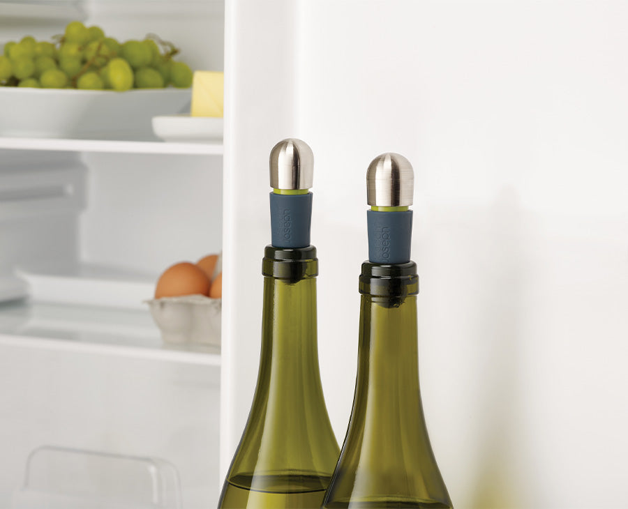 joseph-joseph-barwise-twist-lock-wine-stoppers-set-of-2 image 2