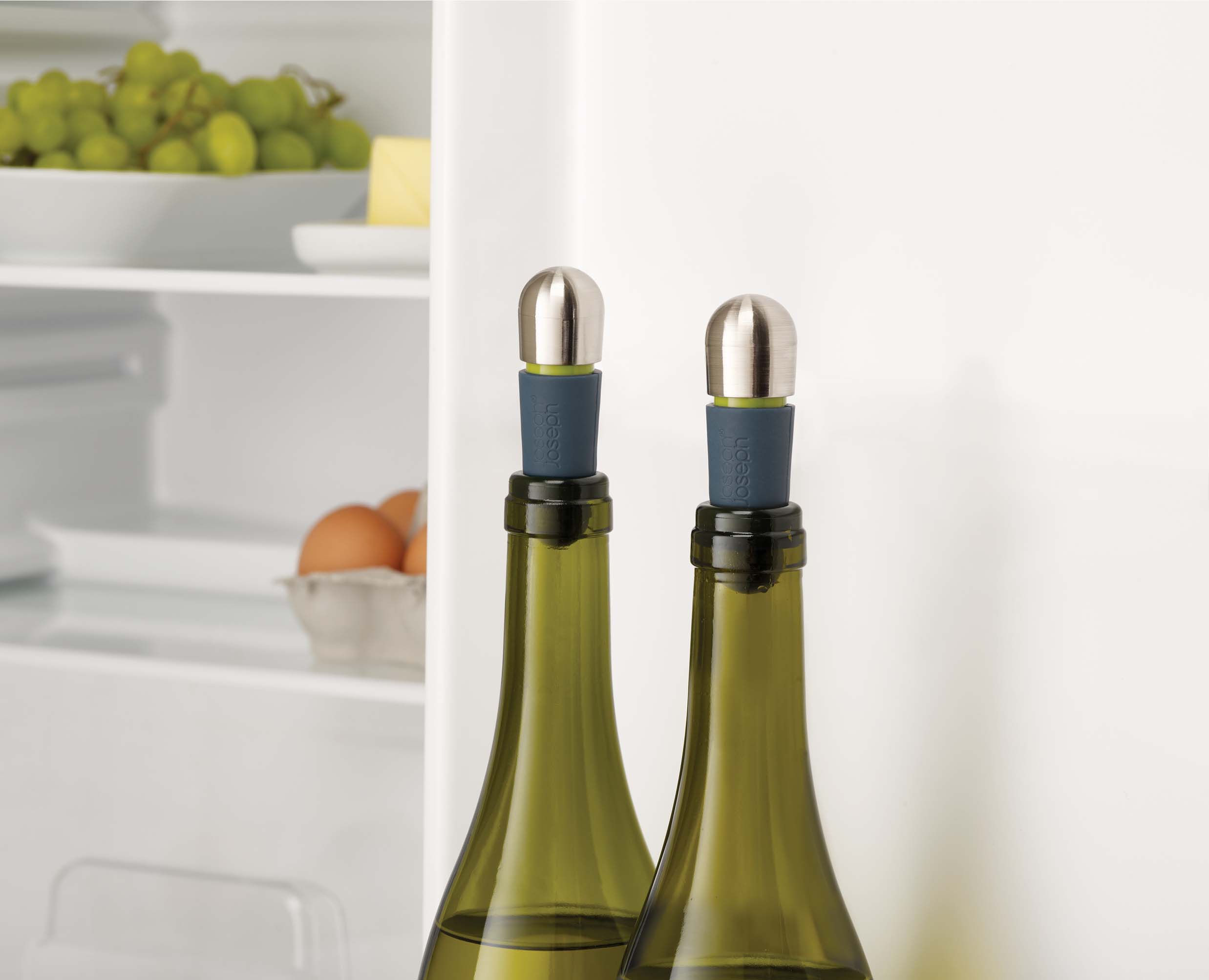 joseph-joseph-barwise-twist-lock-wine-stoppers-set-of-2 image 3