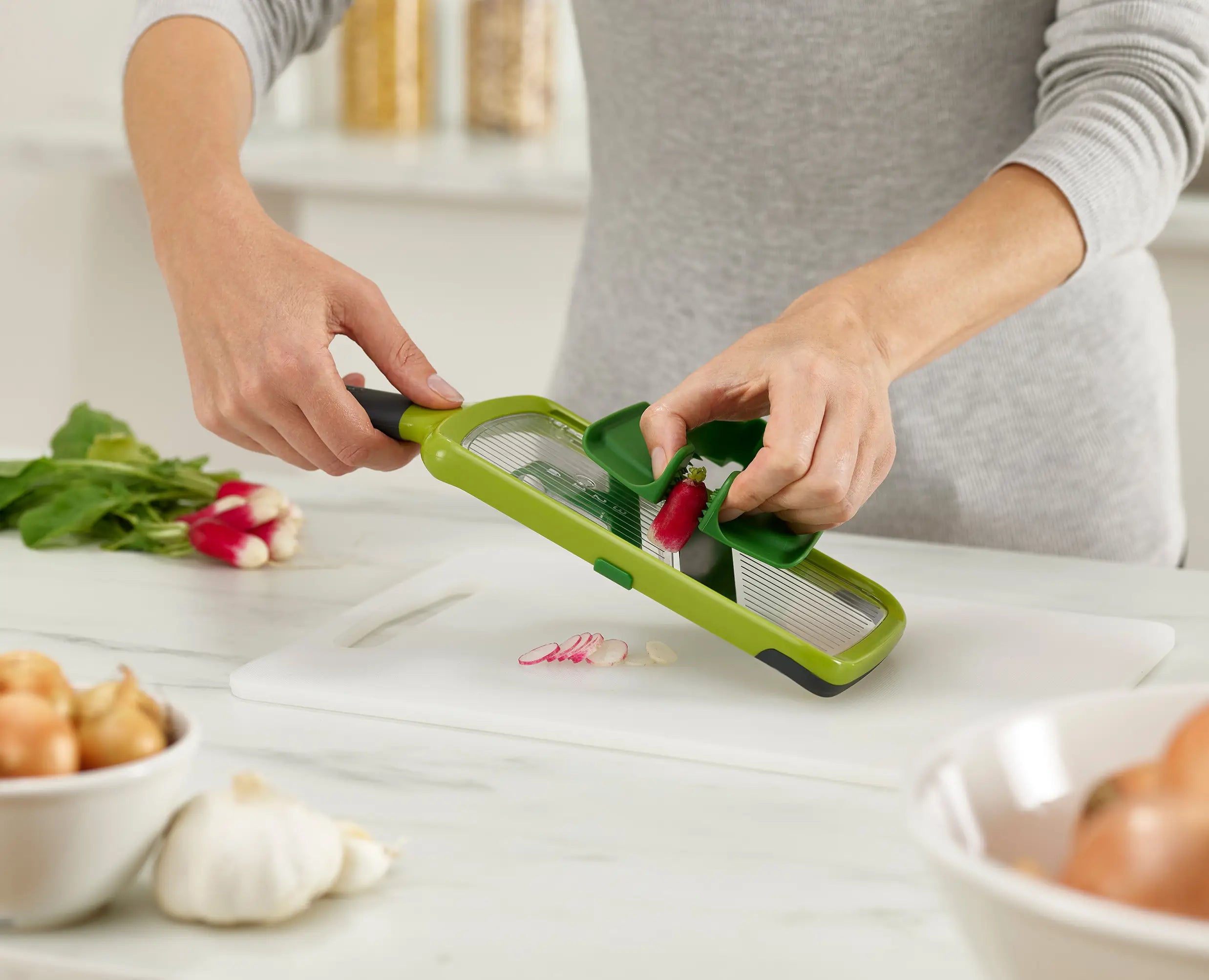 joseph-joseph-multi-grip-mandoline-green image 3
