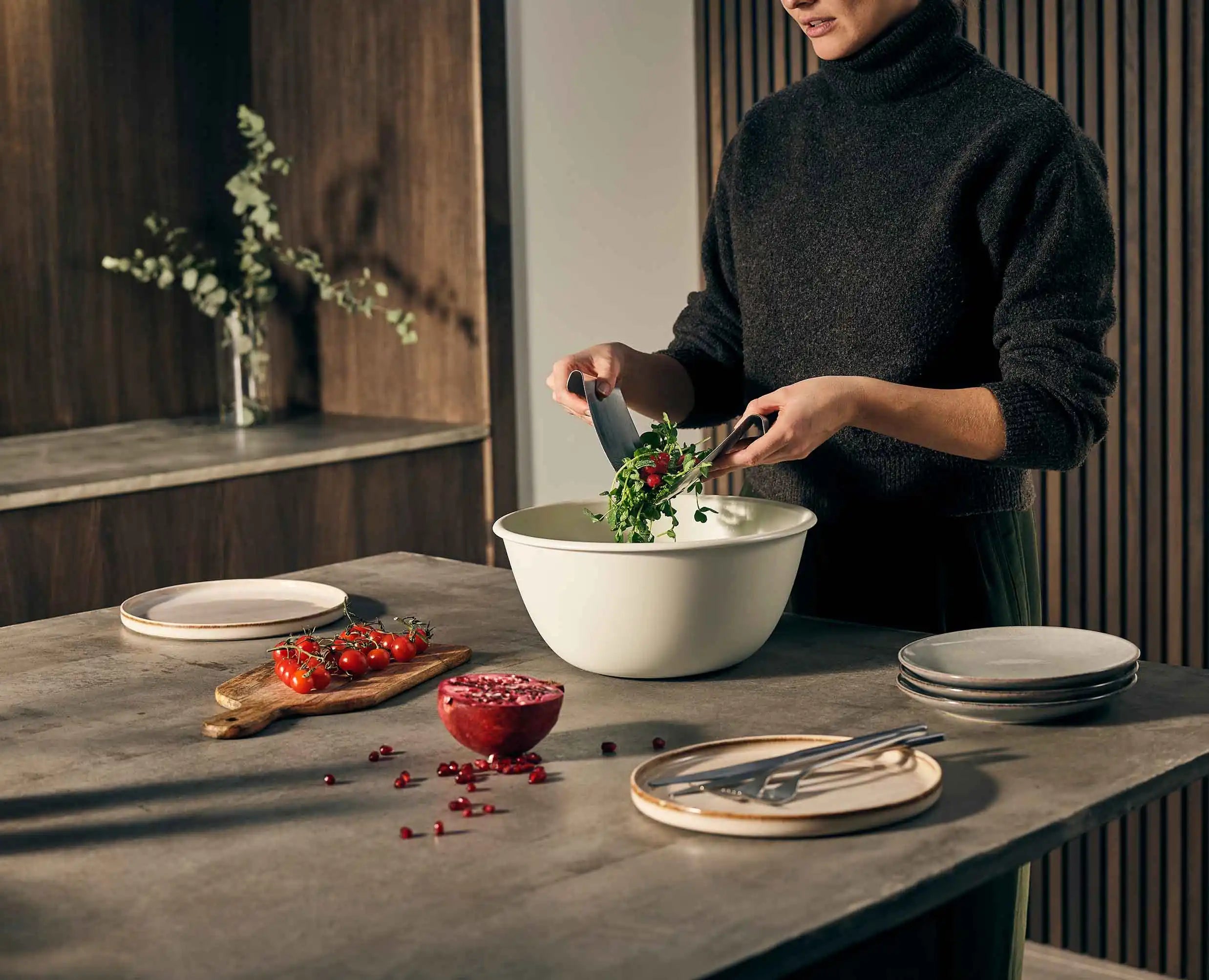 joseph-joseph-uno-salad-bowl-servers-set image 3