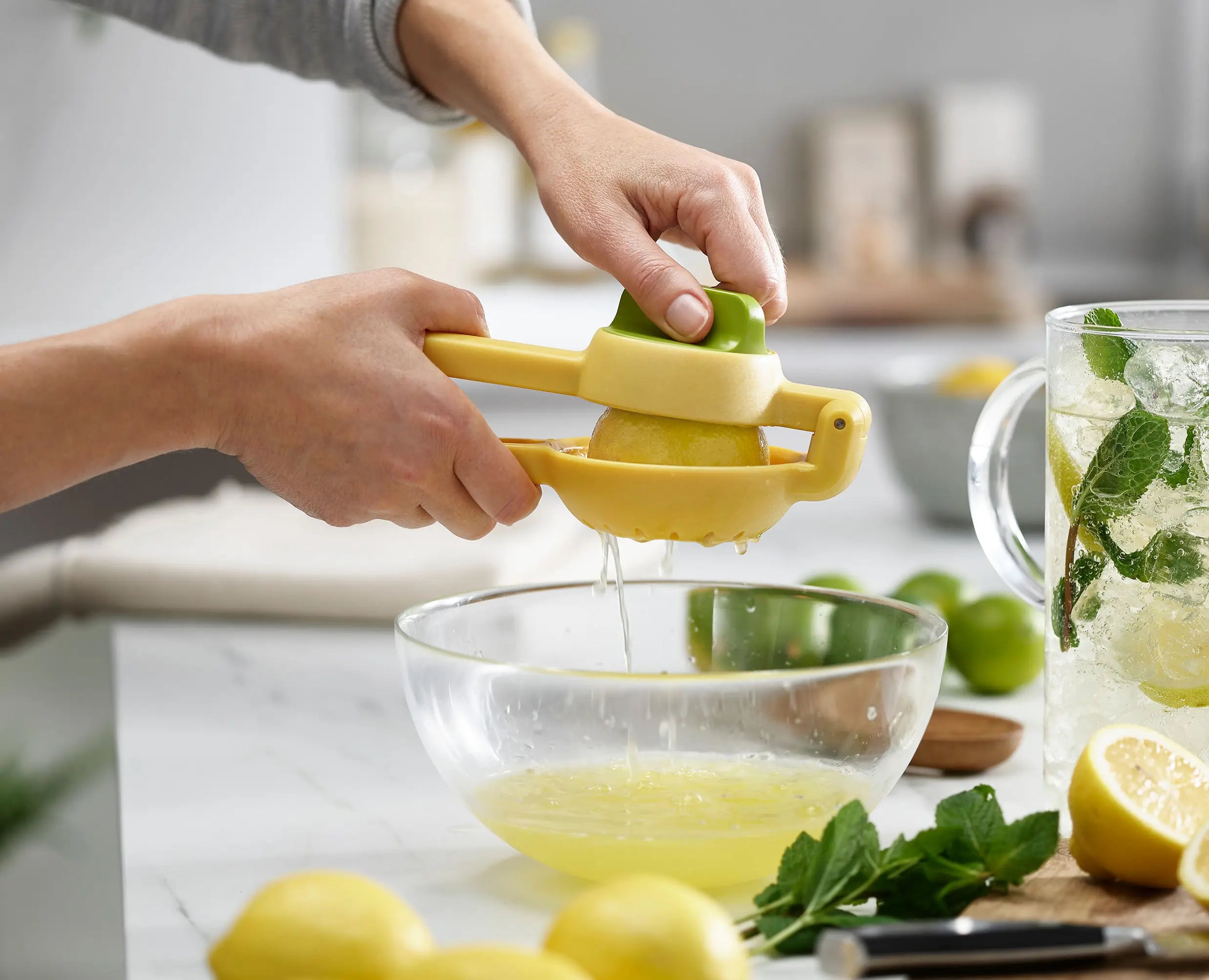 joseph-joseph-juicemax-dual-action-yellow-citrus-press image 3