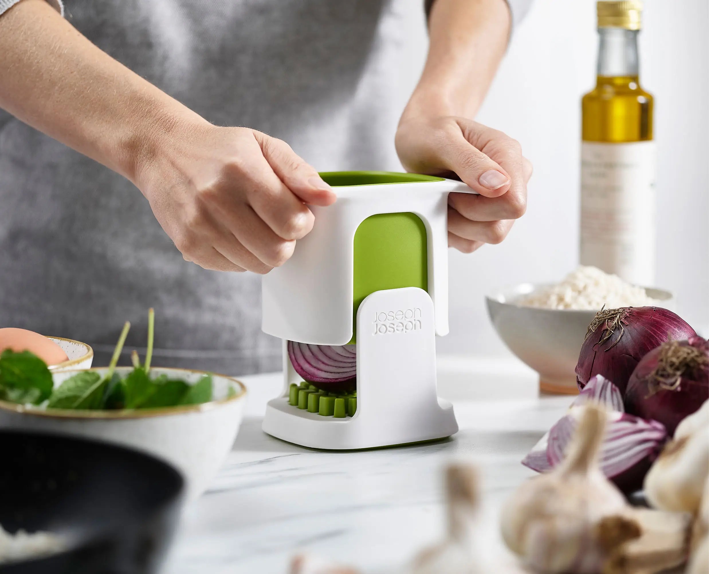 joseph-joseph-chopcup-white-vegetable-chopper-compact-with-stainless-steel-blade image 3