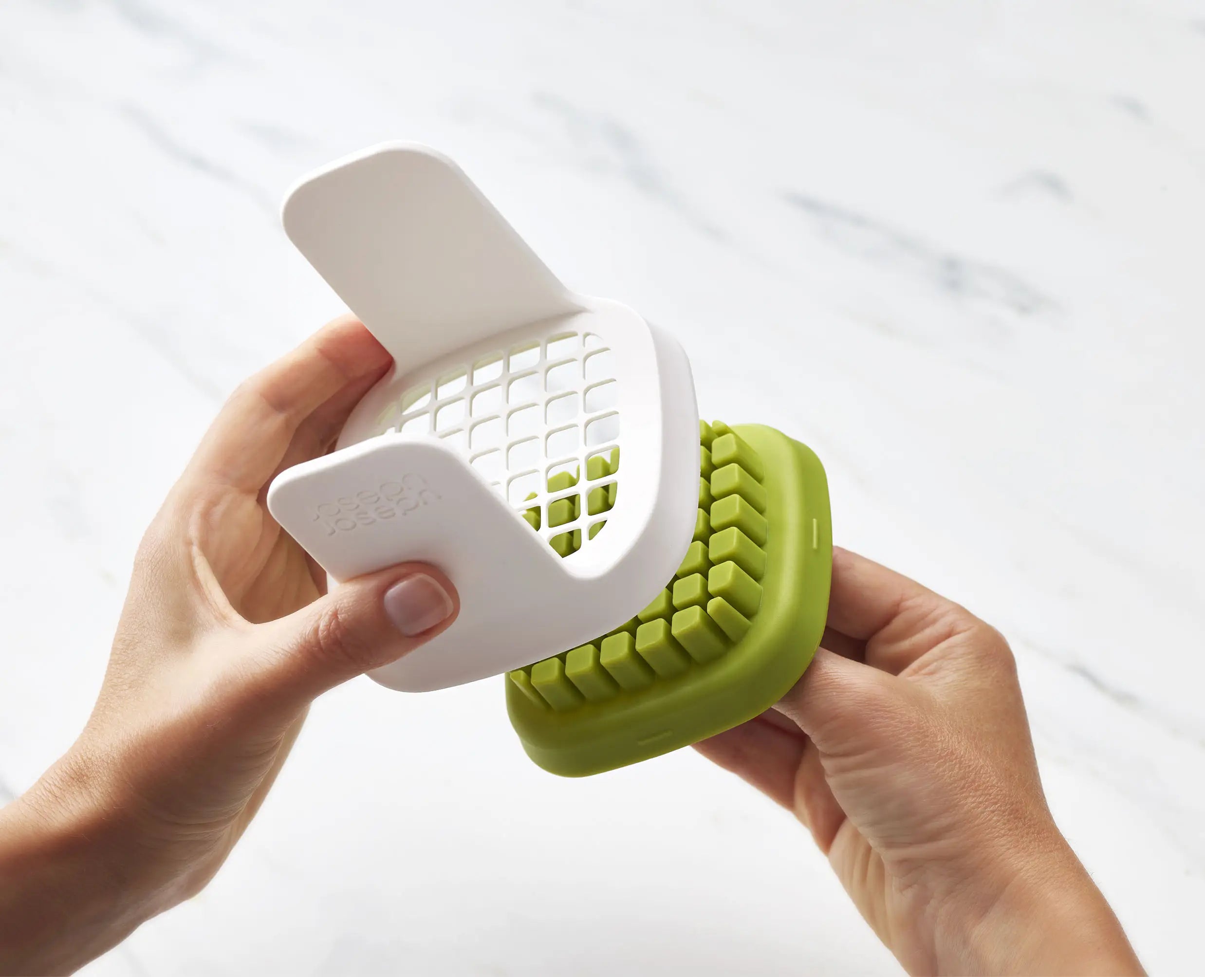 joseph-joseph-chopcup-white-vegetable-chopper-compact-with-stainless-steel-blade image 4