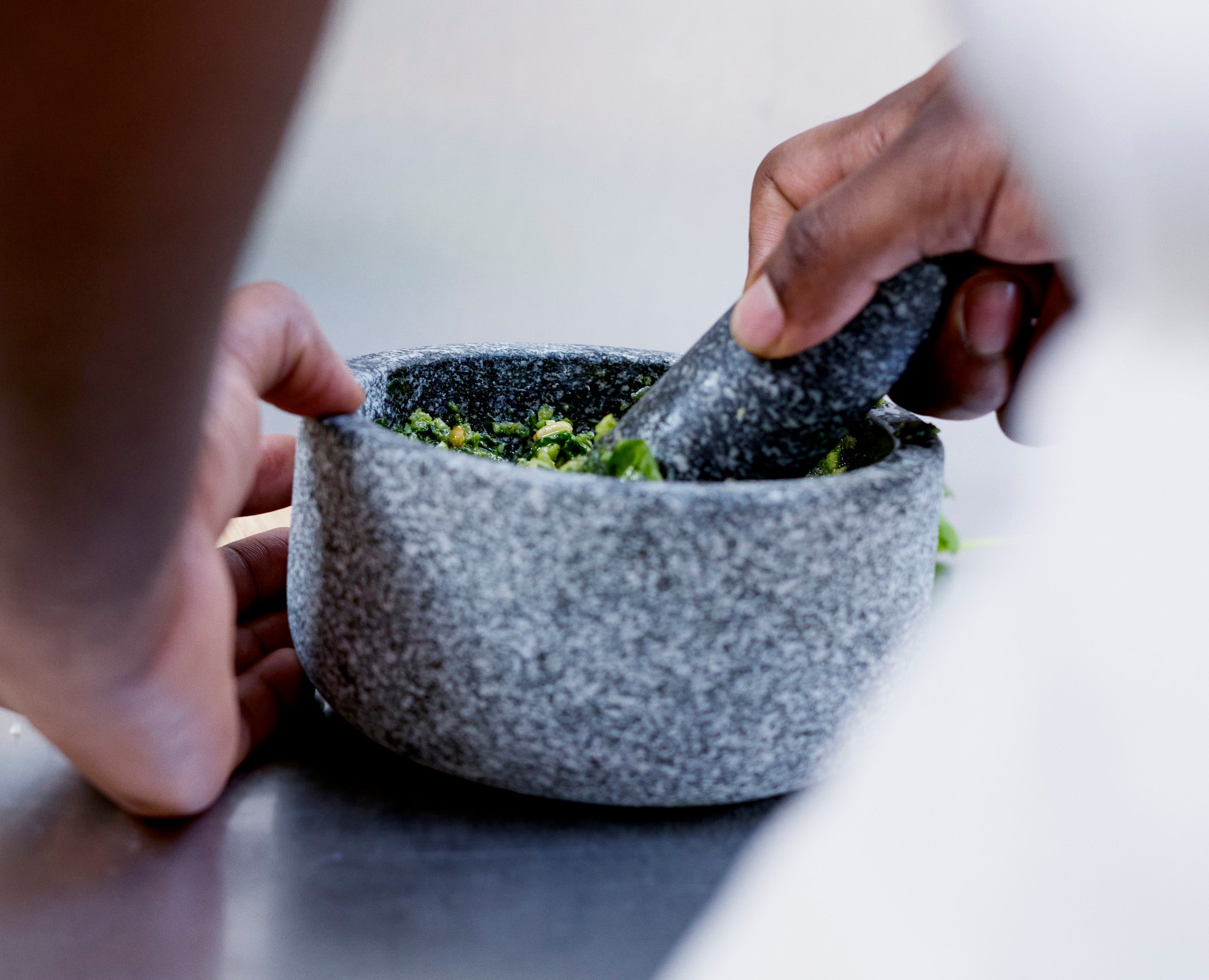 joseph-joseph-dash-pestle-mortar-with-bamboo-lid image 6