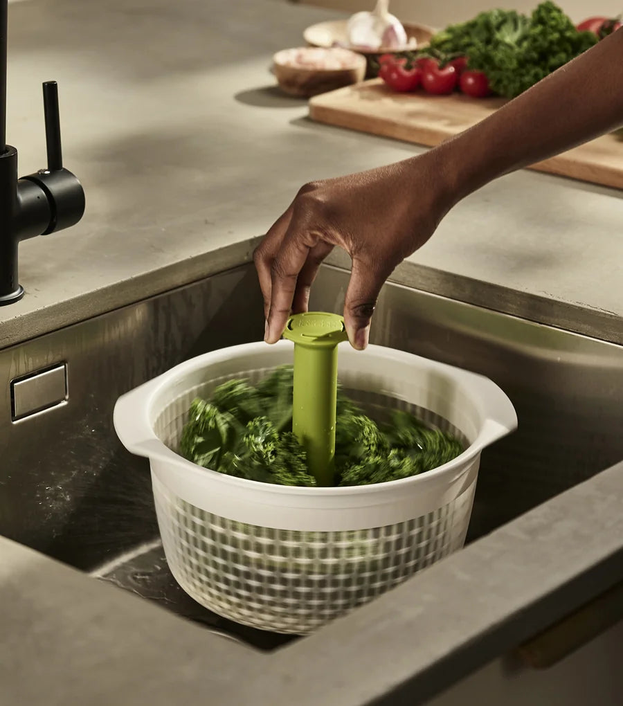 joseph-joseph-spindola-green-in-sink-salad-spinning-colander image 2