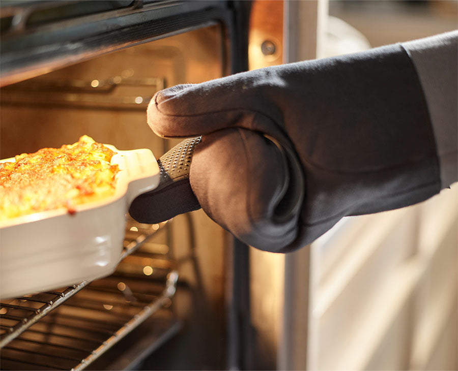 joseph-joseph-pinch-easy-grip-single-oven-glove-grey image 2