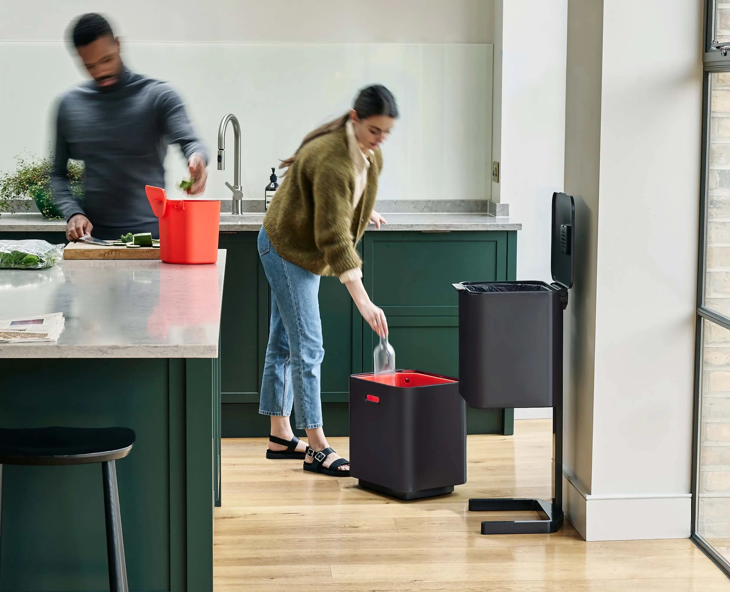 joseph-joseph-totem-max-60l-black-waste-recycling-bin-dual-compartment image 3