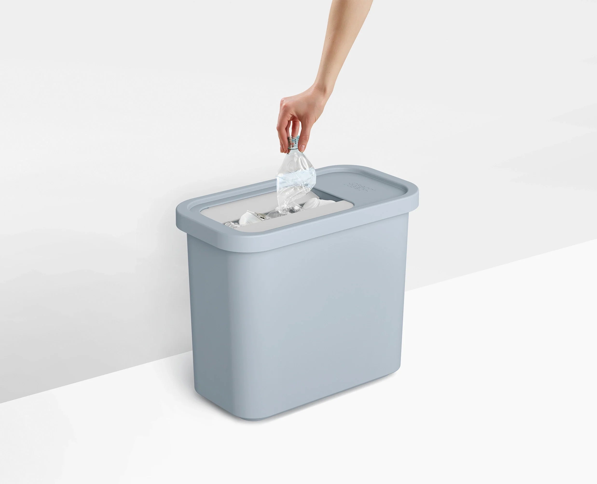 joseph-joseph-gorecycle-32l-light-blue-recycling-collector-with-one-way-flaps image 4