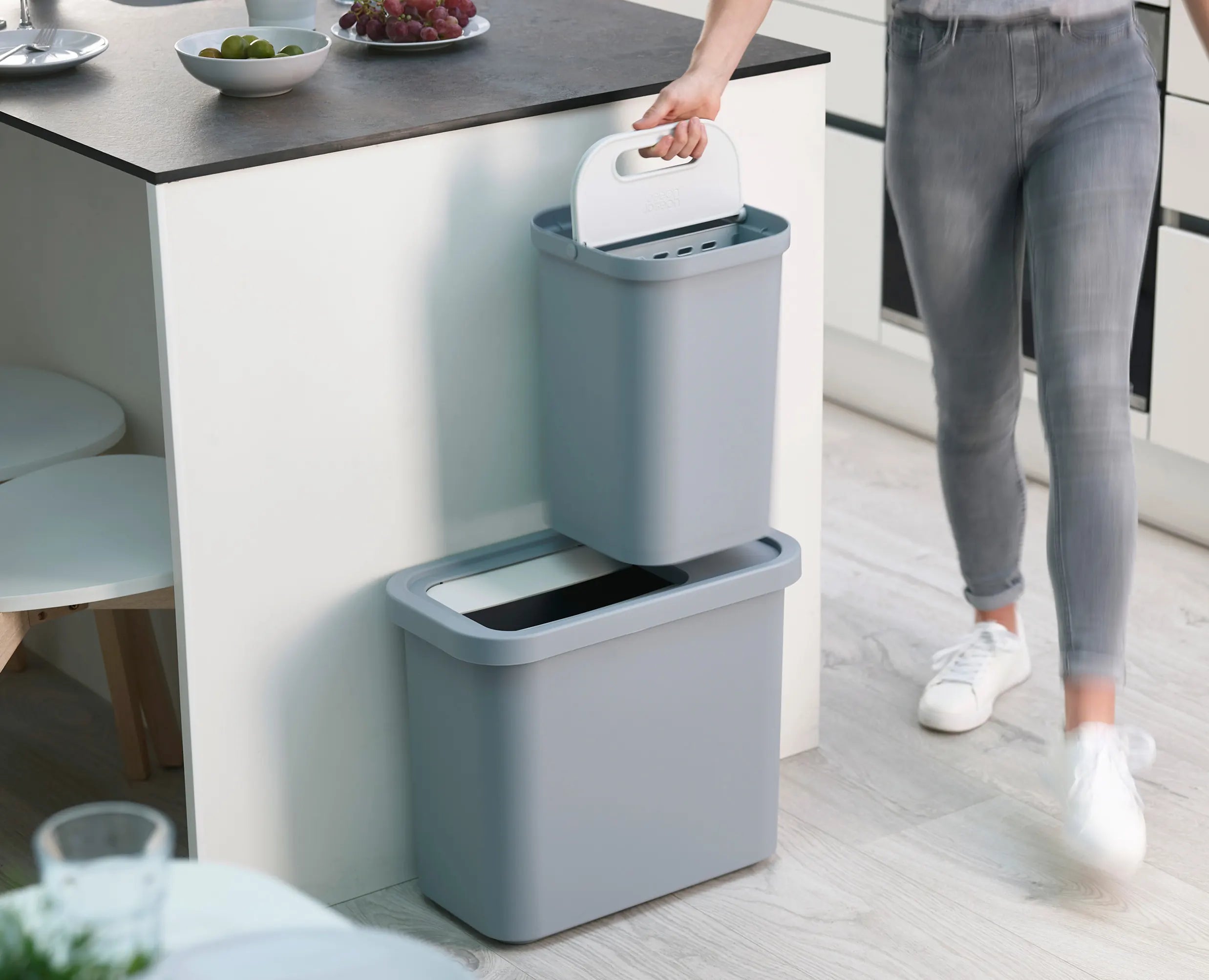 joseph-joseph-gorecycle-46l-light-blue-recycling-collector-caddy-set image 3