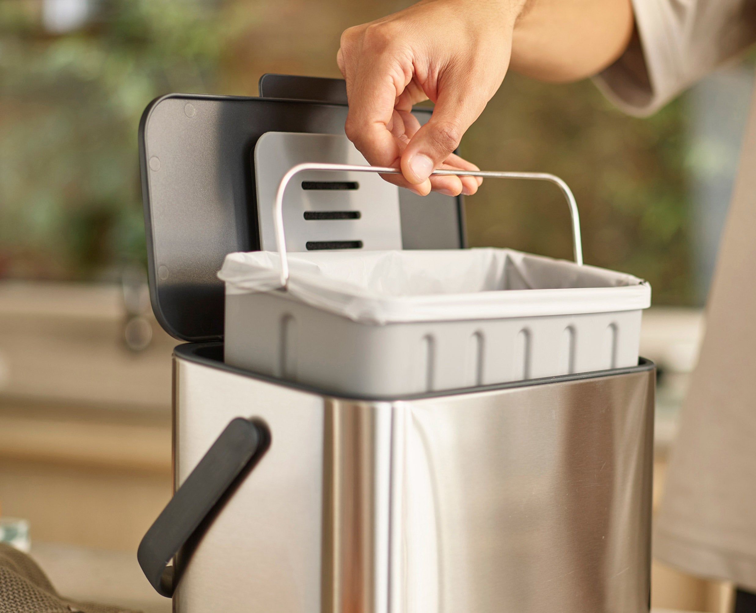 joseph-joseph-collect-4l-stainless-steel-food-waste-caddy-starter-set image 5