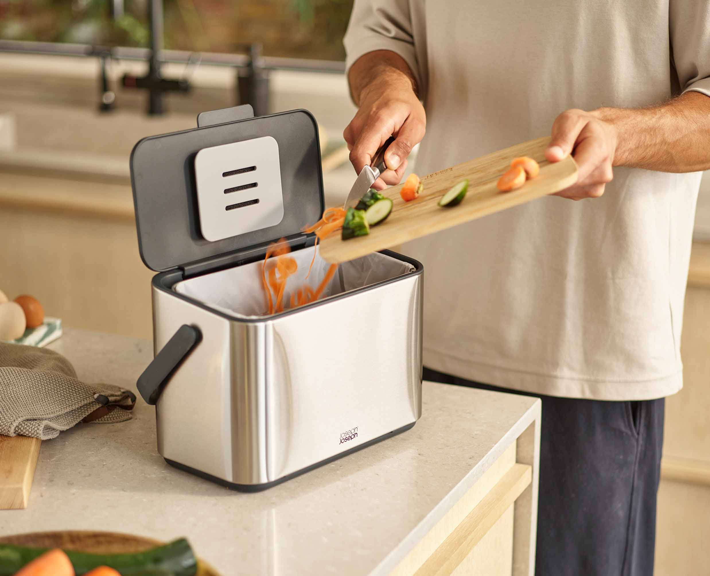 joseph-joseph-collect-4l-stainless-steel-food-waste-caddy image 3