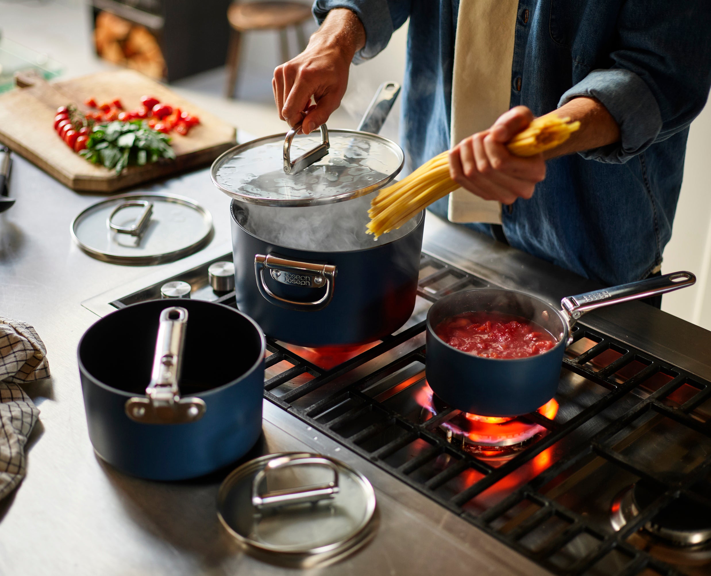 joseph-joseph-space-stack-3-piece-non-stick-saucepan-set-with-foldable-handles-a image 5