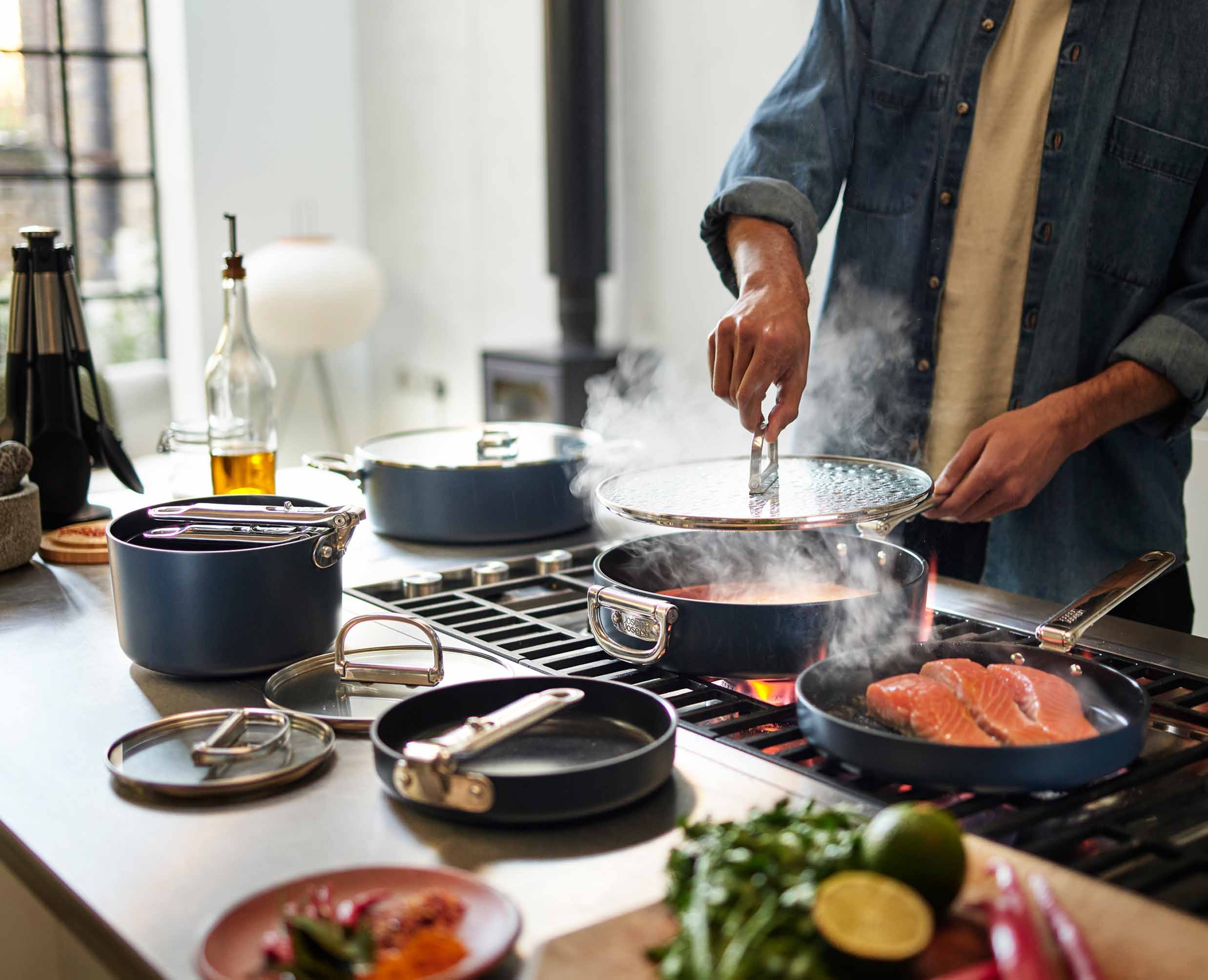 joseph-joseph-space-folding-handle-ceramic-non-stick-6-piece-blue-cookware-set image 3