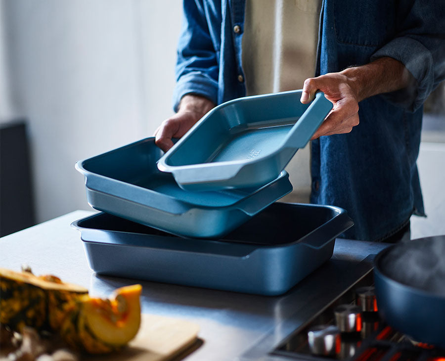 joseph-joseph-nest-oven-non-stick-large-blue-roasting-tray-with-handles image 2