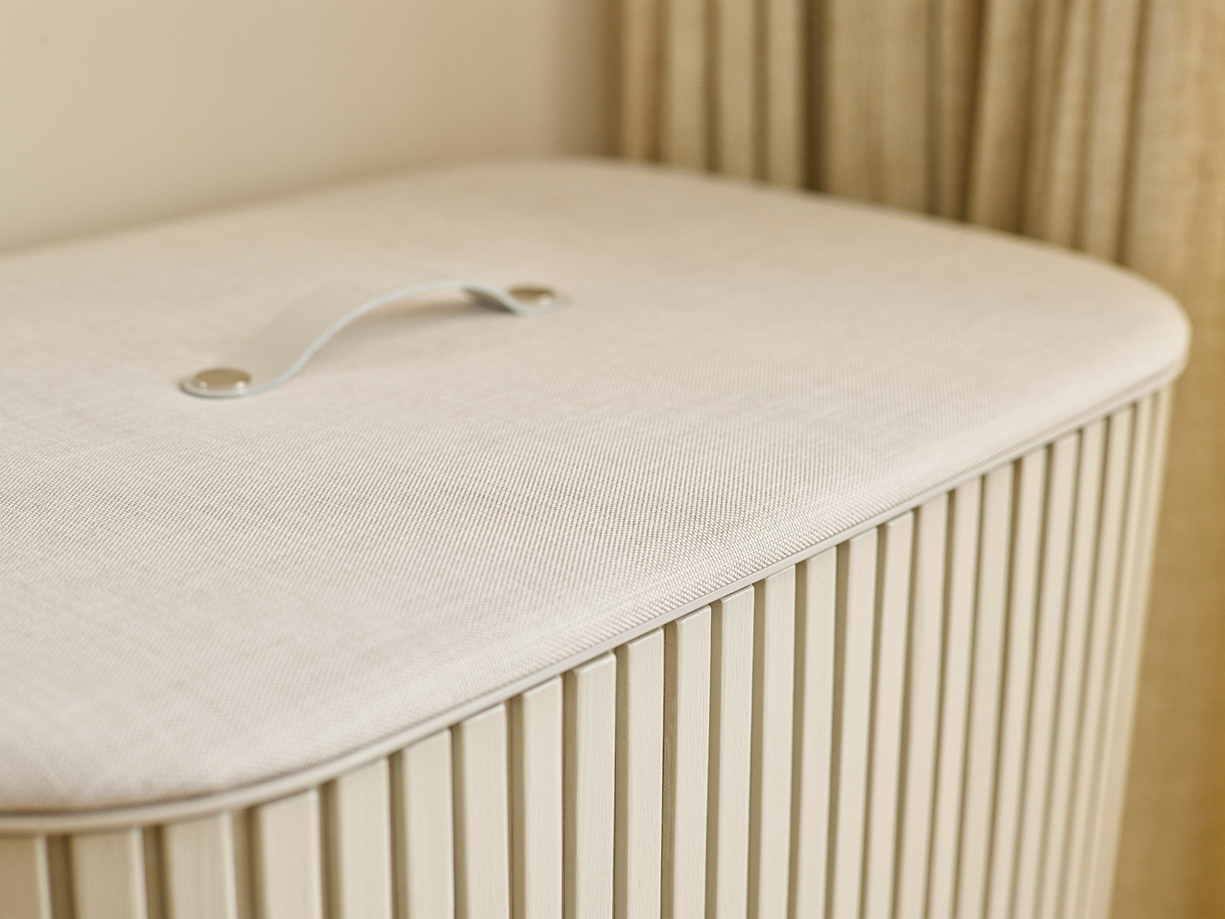 joseph-joseph-tota-luxe-90l-ecru-laundry-separation-basket image 4