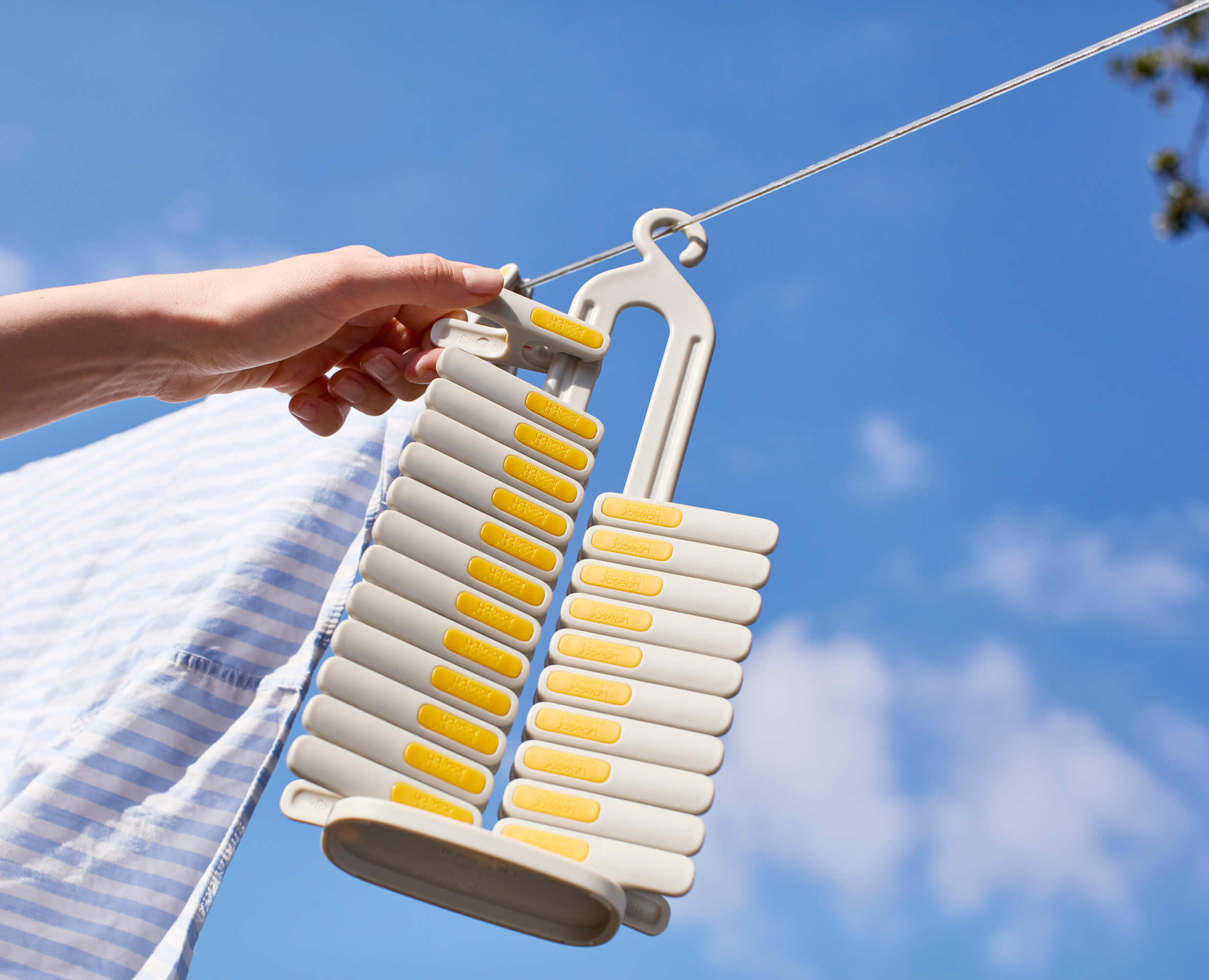 joseph-joseph-hold-all-45l-outdoor-laundry-basket-peg-set image 5