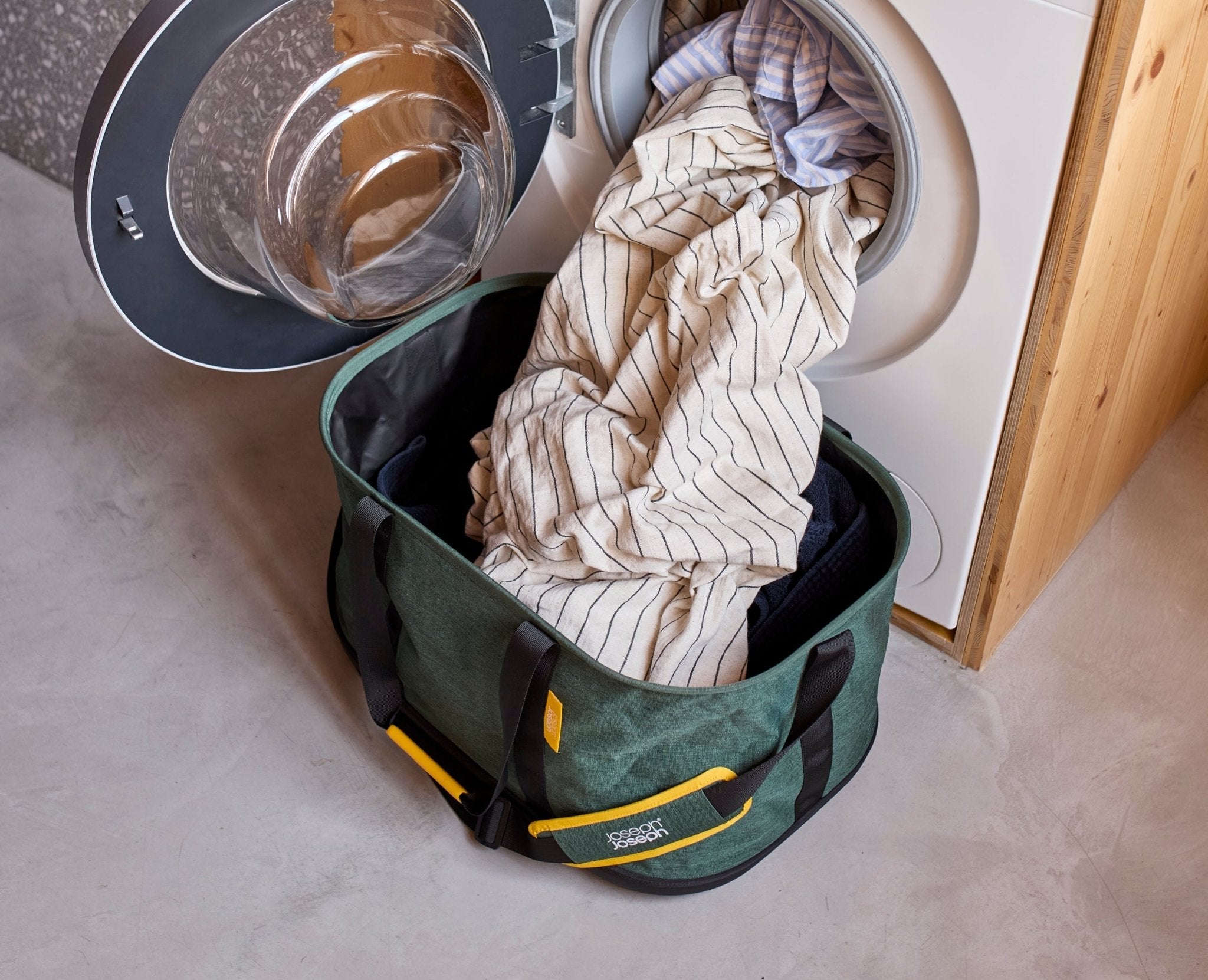 joseph-joseph-hold-all-outdoor-green-collapsible-45l-laundry-basket image 5