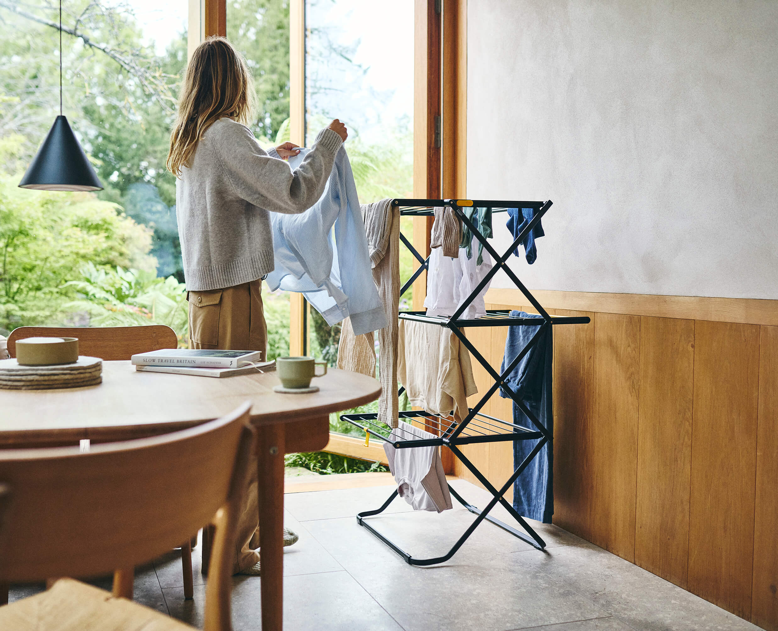 joseph-joseph-airframe-max-21m-folding-airer-with-long-garment-rails-white image 3