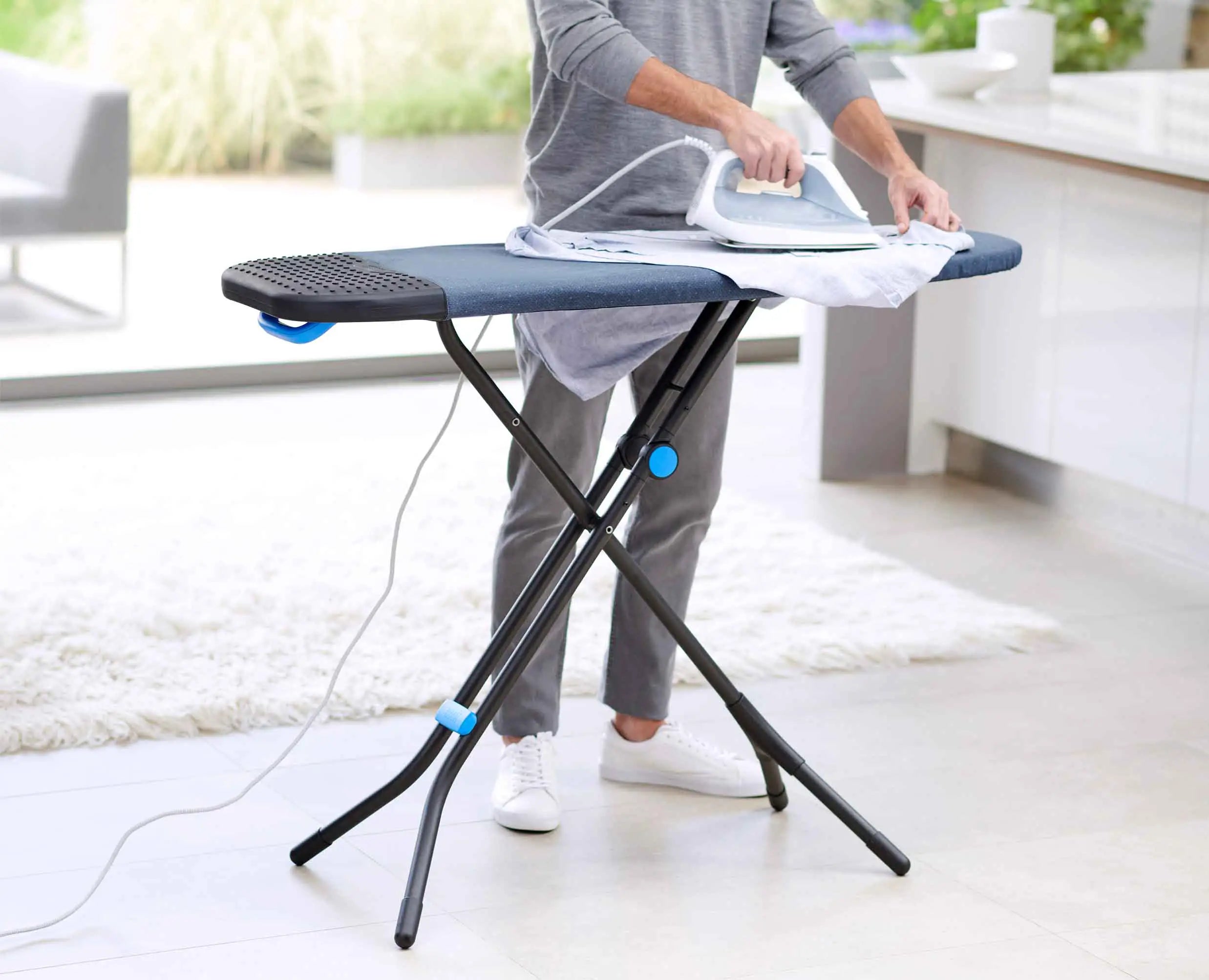 joseph-joseph-glide-plus-130cm-blue-easy-store-ironing-board-with-advanced-cover image 3
