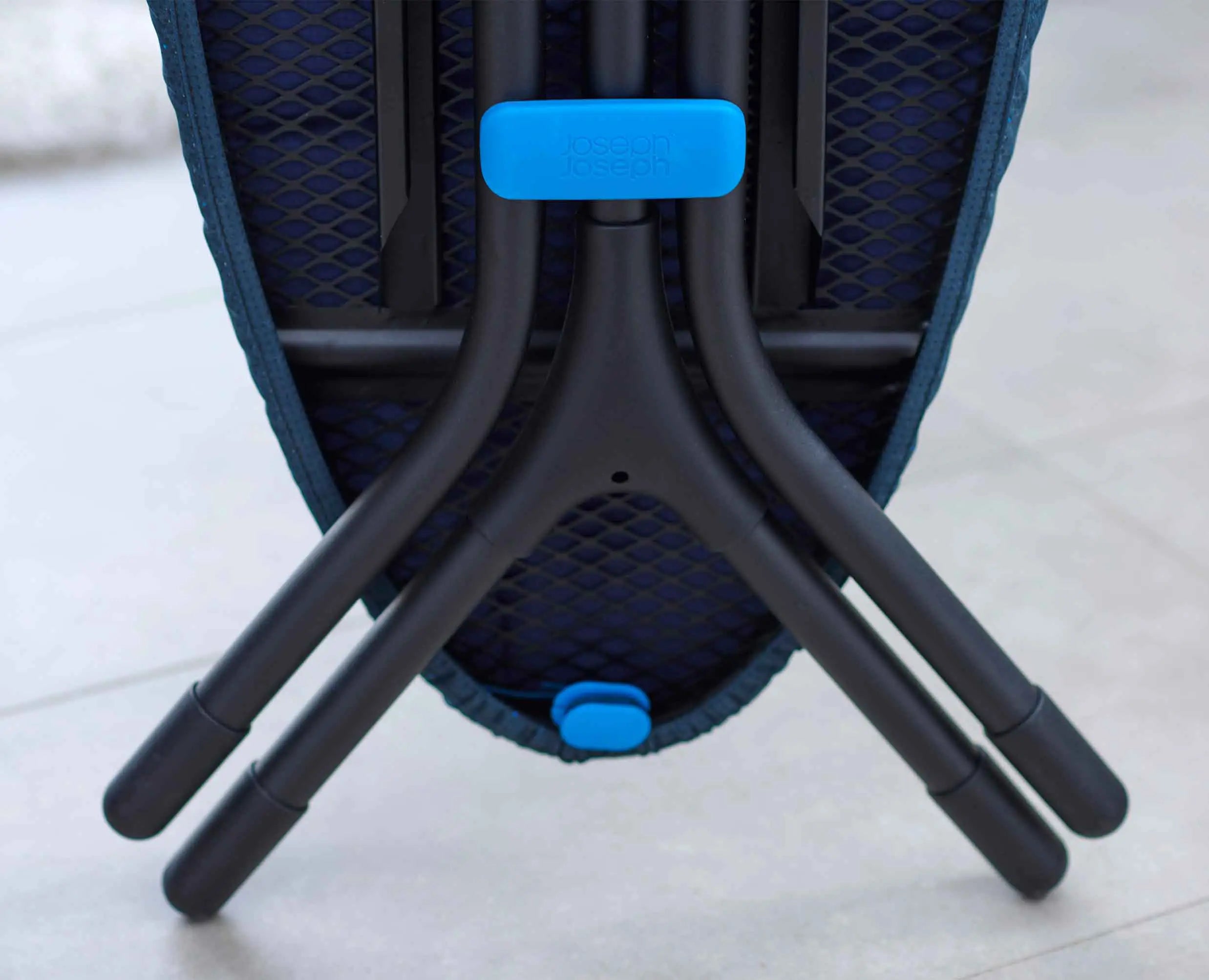 joseph-joseph-glide-plus-130cm-blue-easy-store-ironing-board-with-advanced-cover image 5