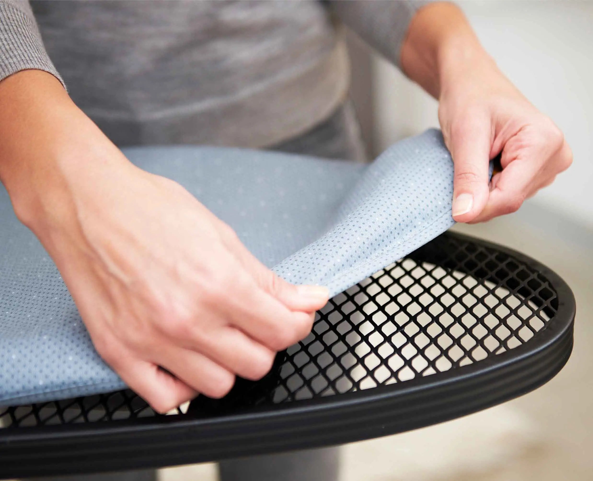 joseph-joseph-glide-130cm-ironing-board-cover-replacement-with-silicone-iron-res image 6